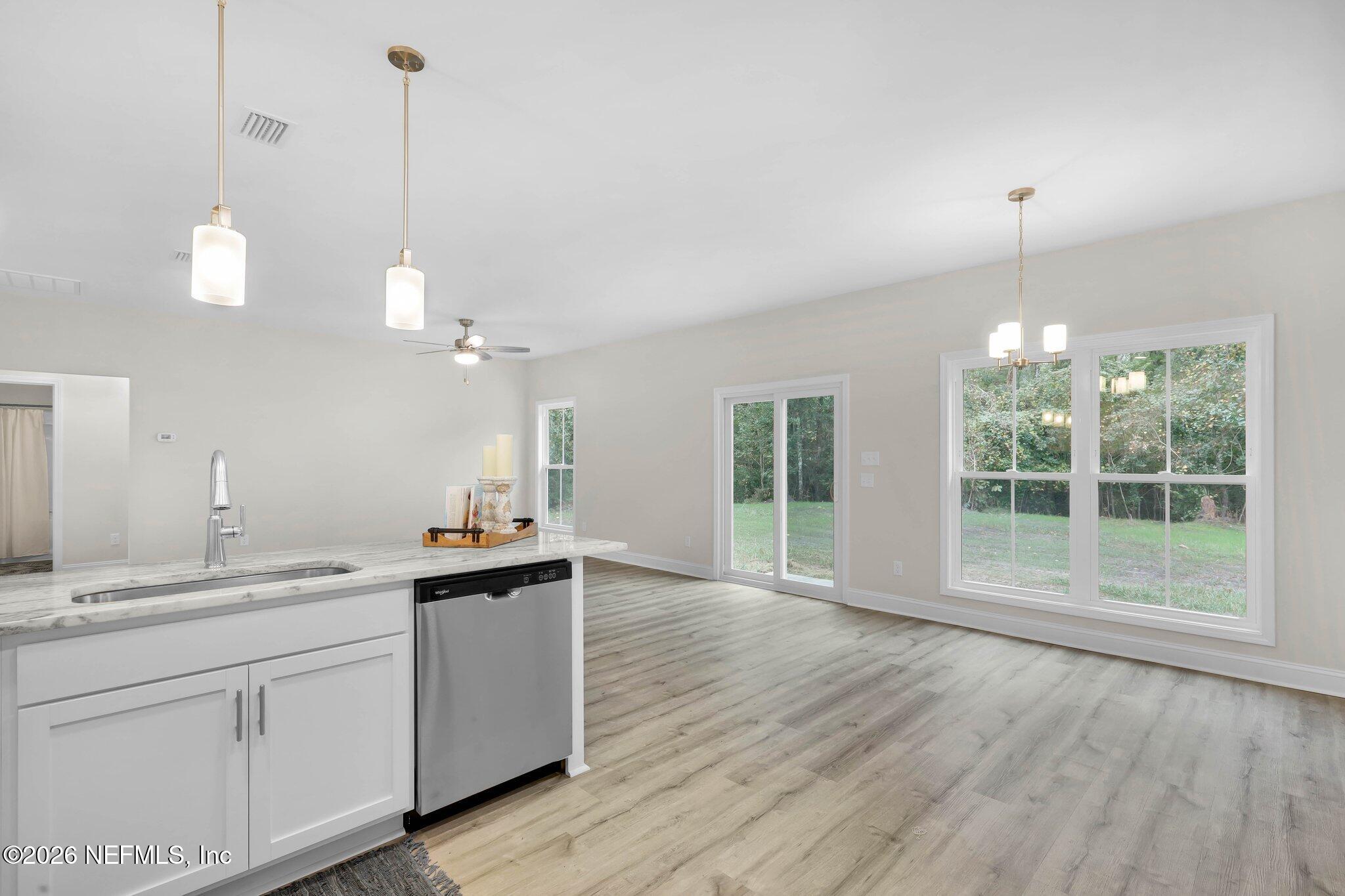 124 CREEKWOOD Circle