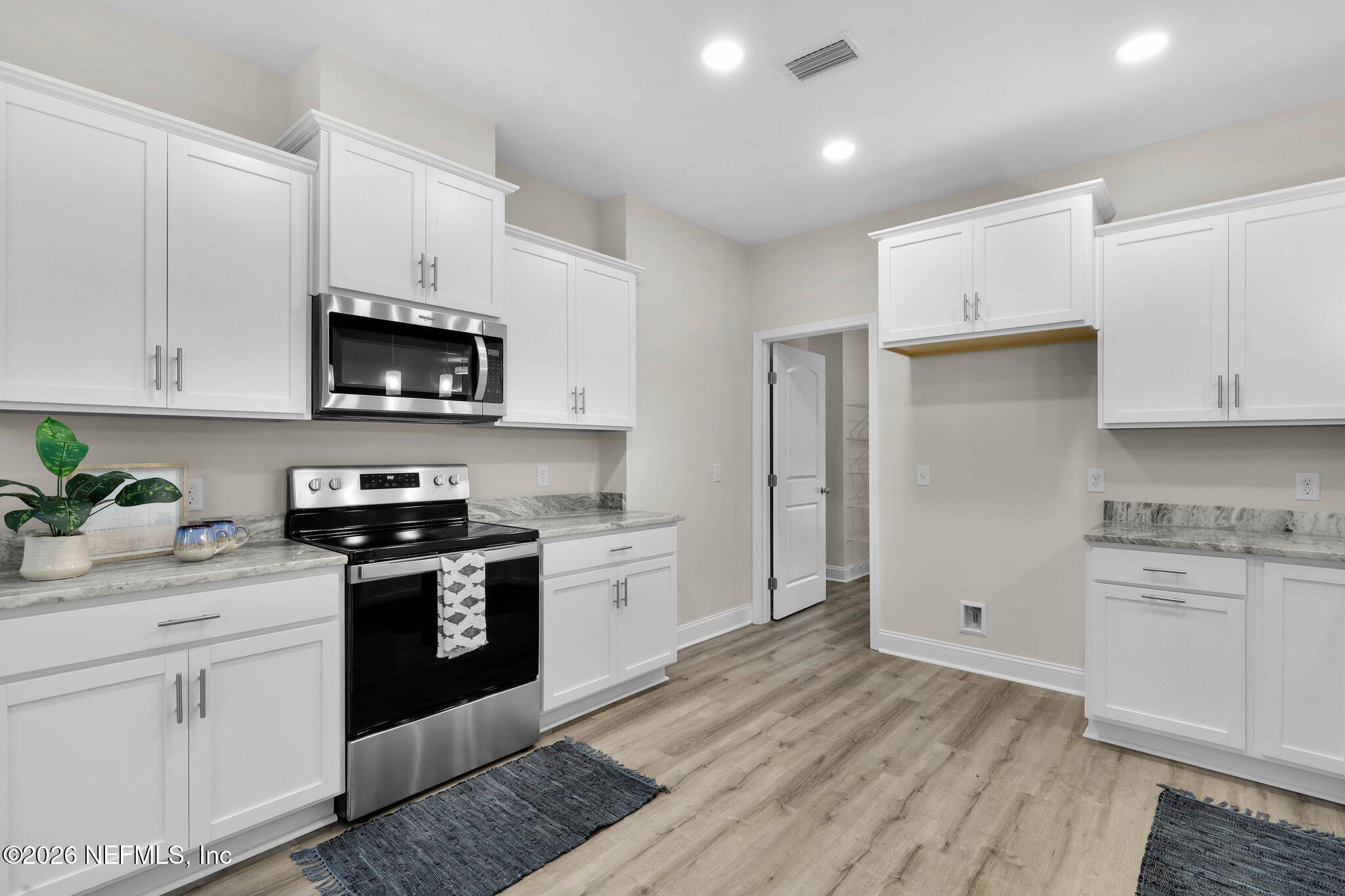 124 CREEKWOOD Circle