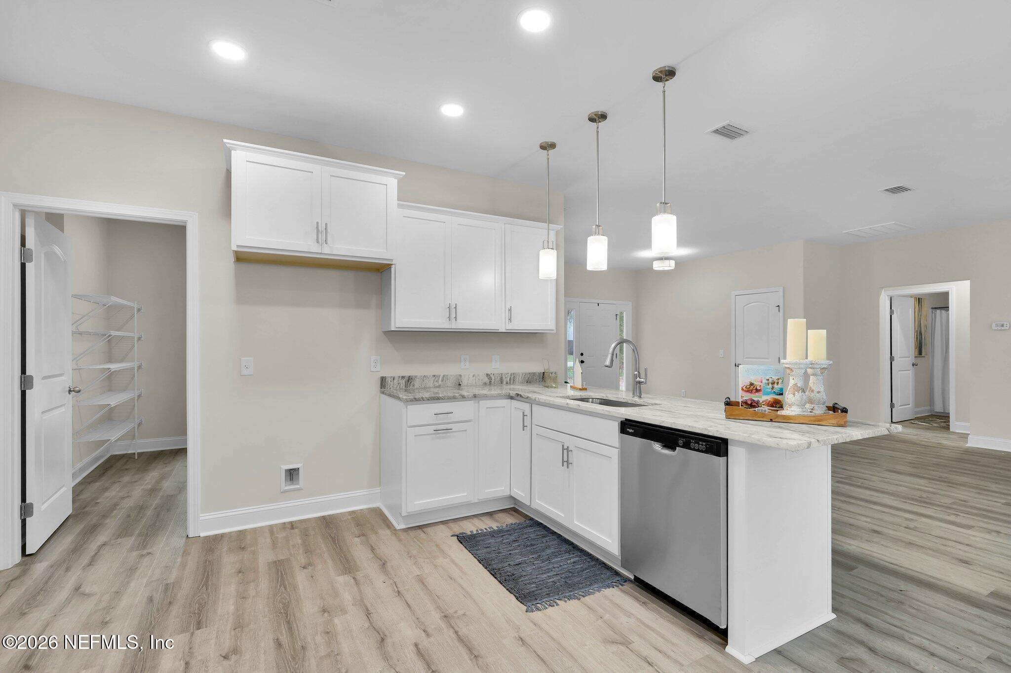 124 CREEKWOOD Circle
