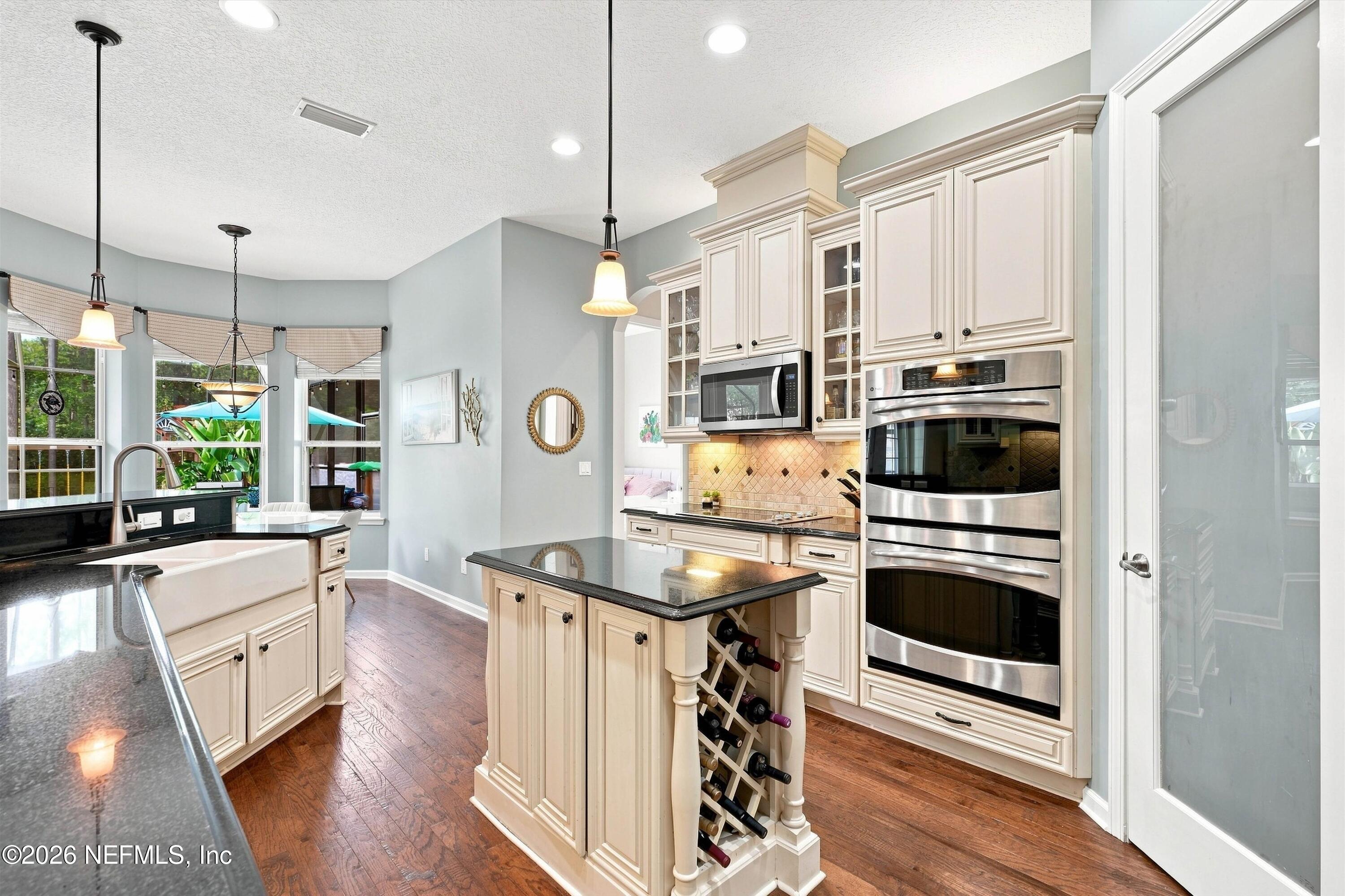 570 SADDLESTONE Drive, St. Johns