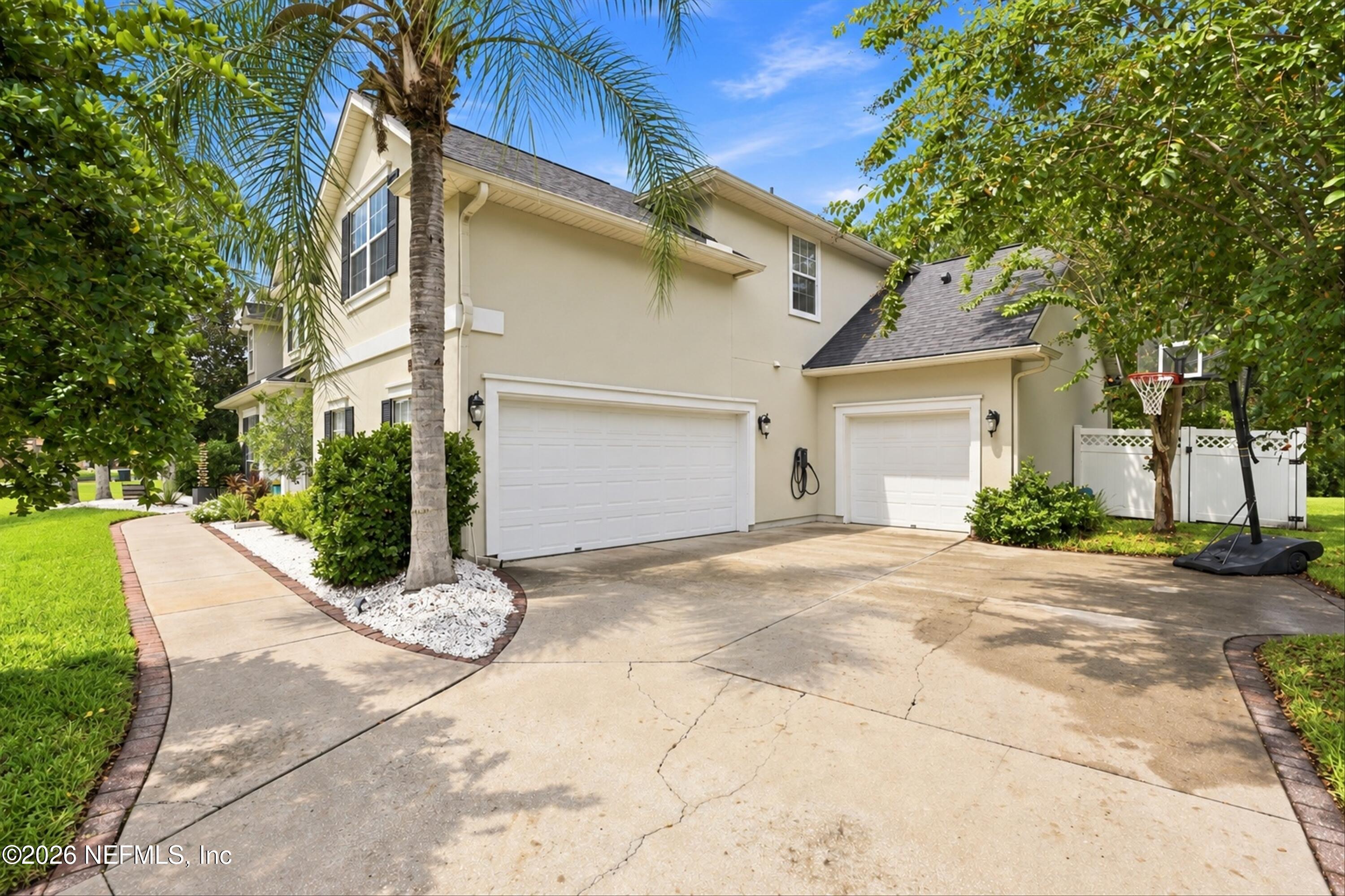 570 SADDLESTONE Drive, St. Johns