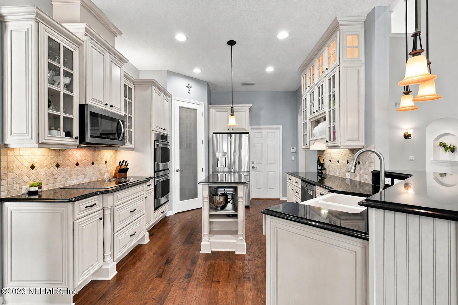 570 SADDLESTONE Drive, St. Johns