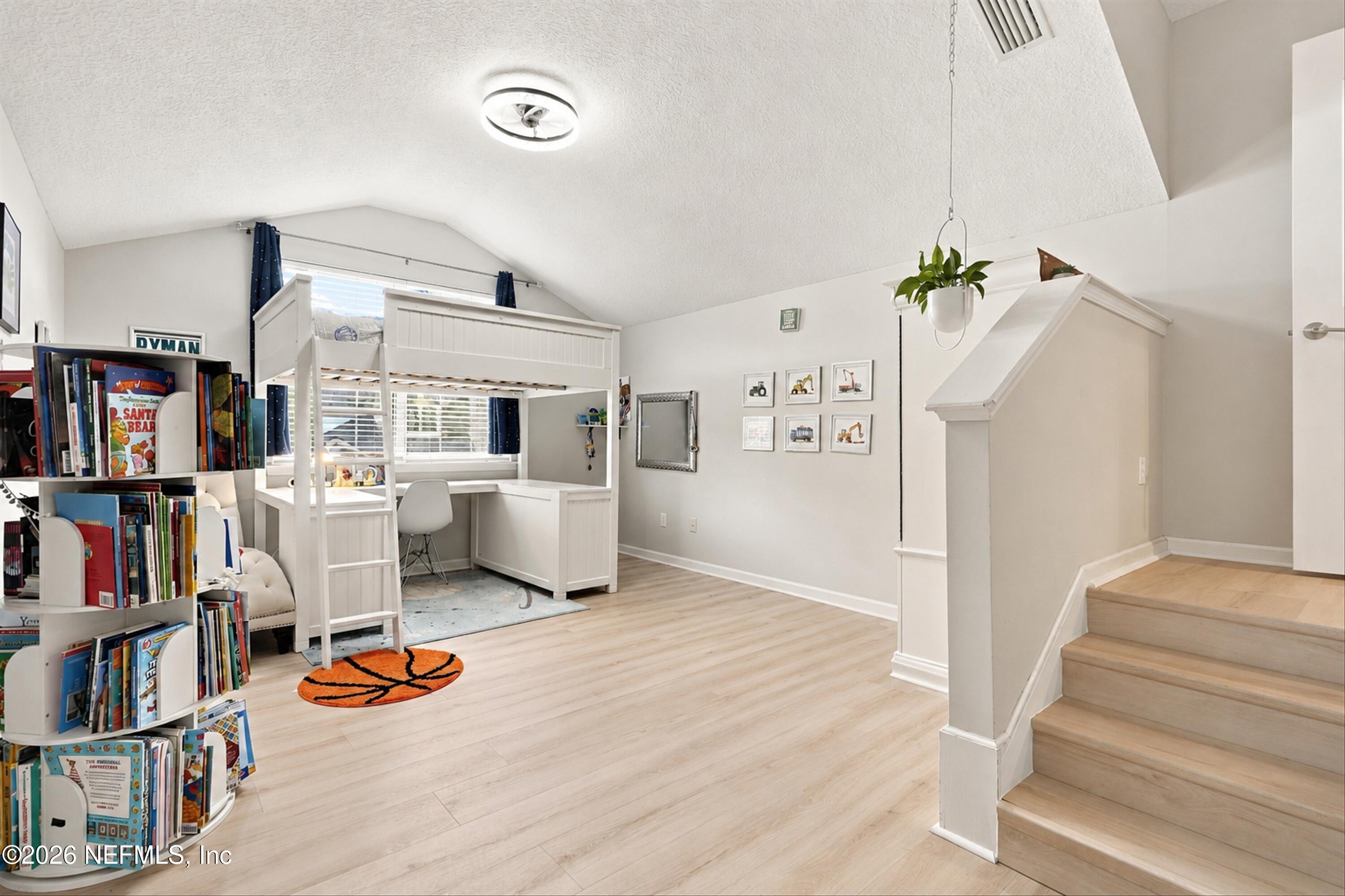 570 SADDLESTONE Drive, St. Johns