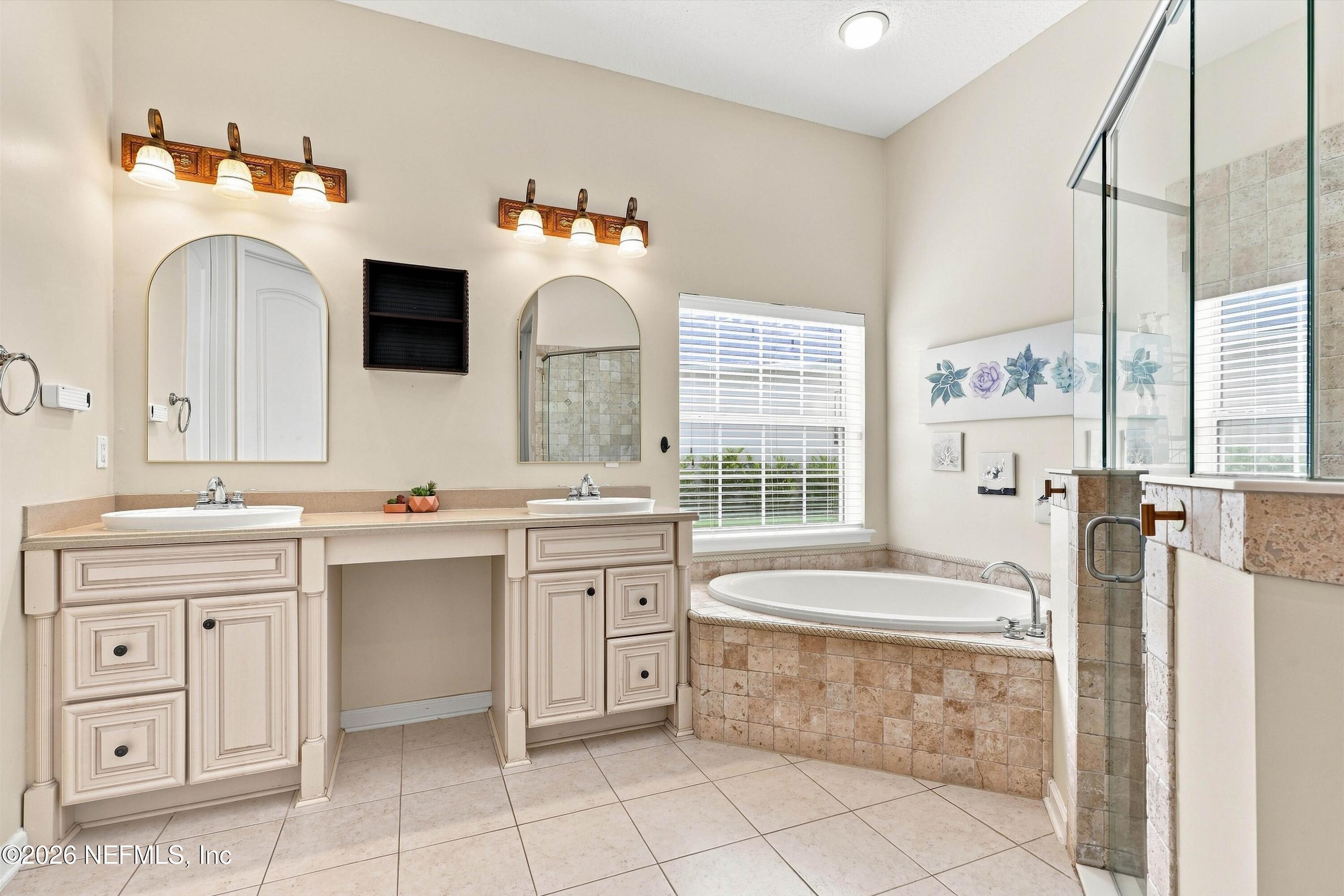 570 SADDLESTONE Drive, St. Johns