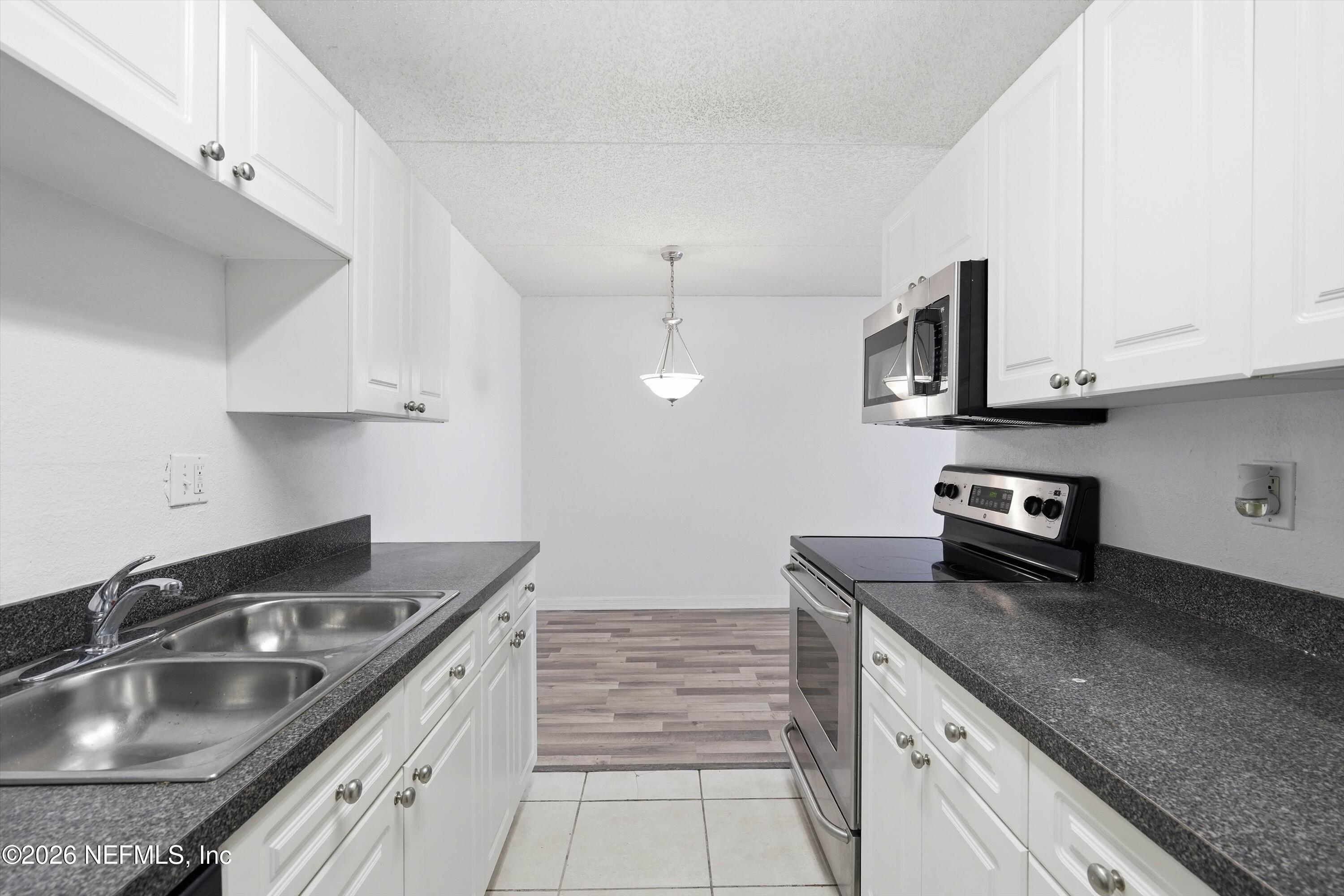 355 MONUMENT Road 10 D1