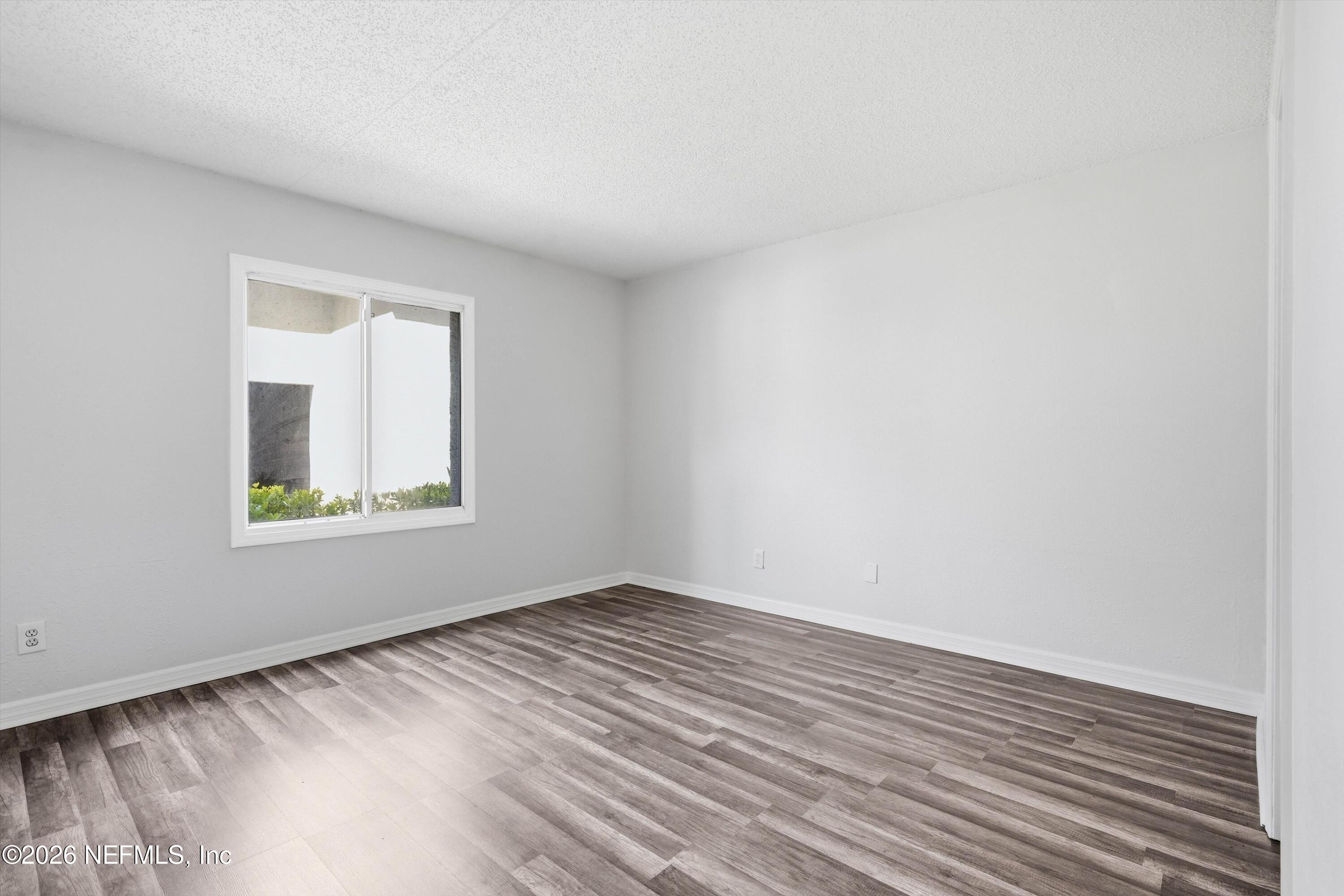 355 MONUMENT Road 10 D1