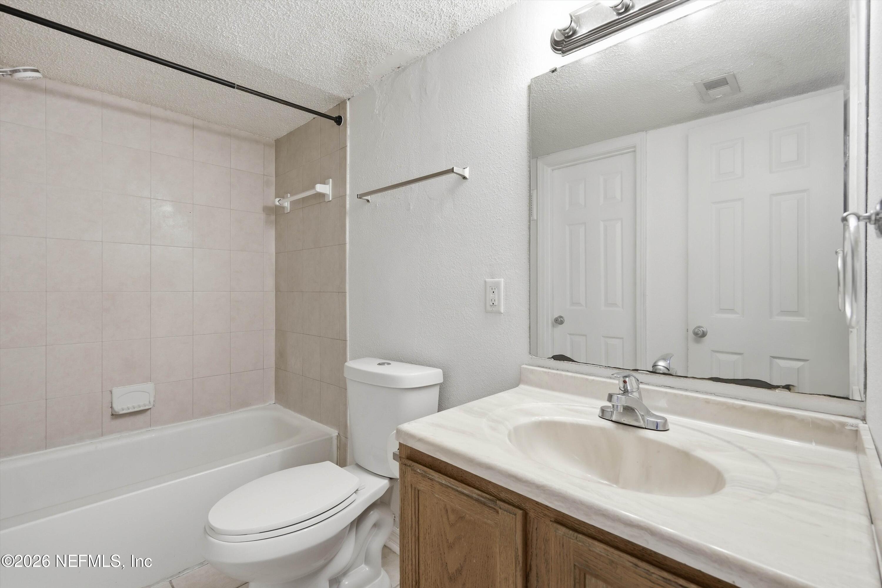355 MONUMENT Road 10 D1