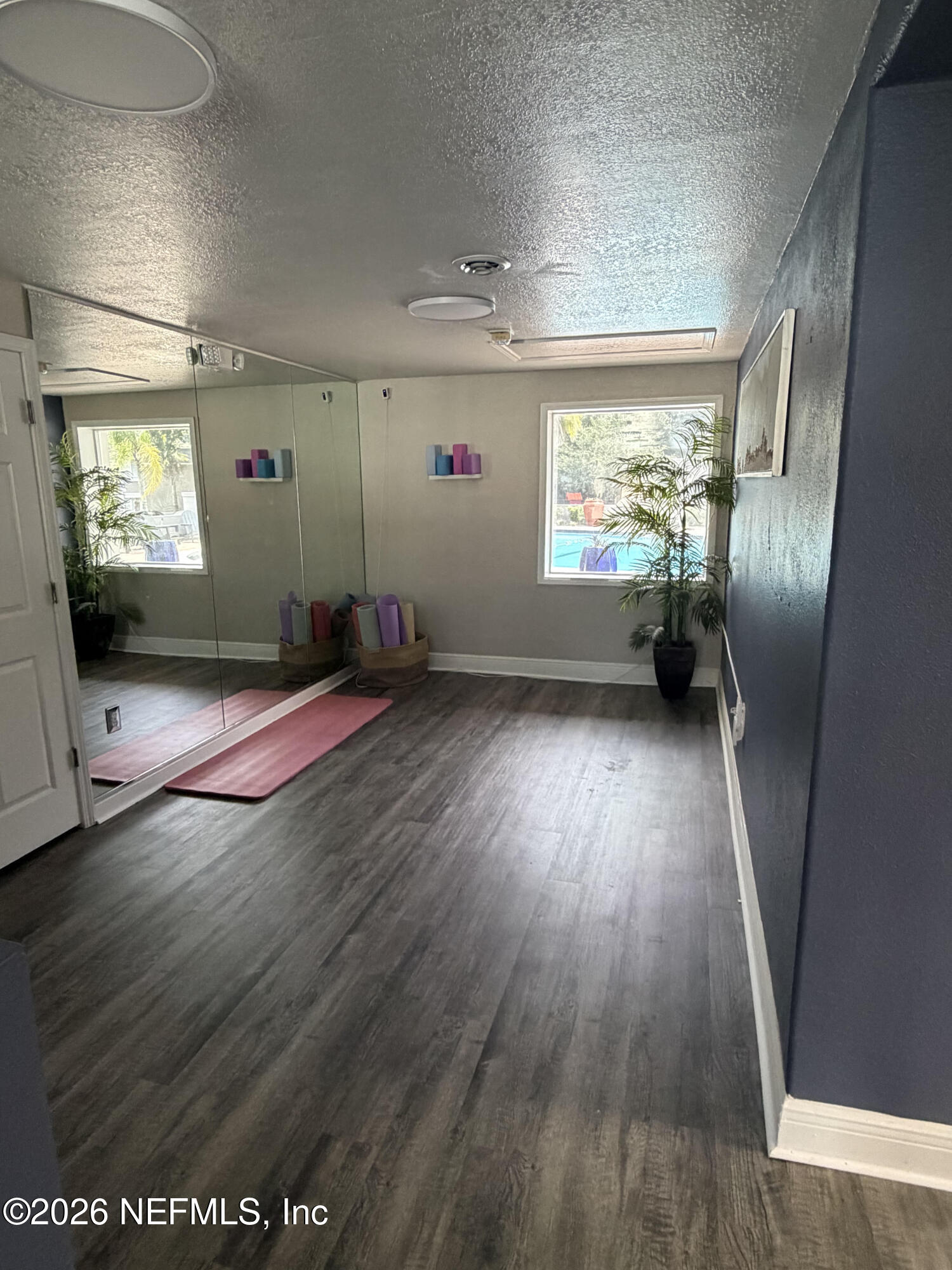 355 MONUMENT Road 10 D1