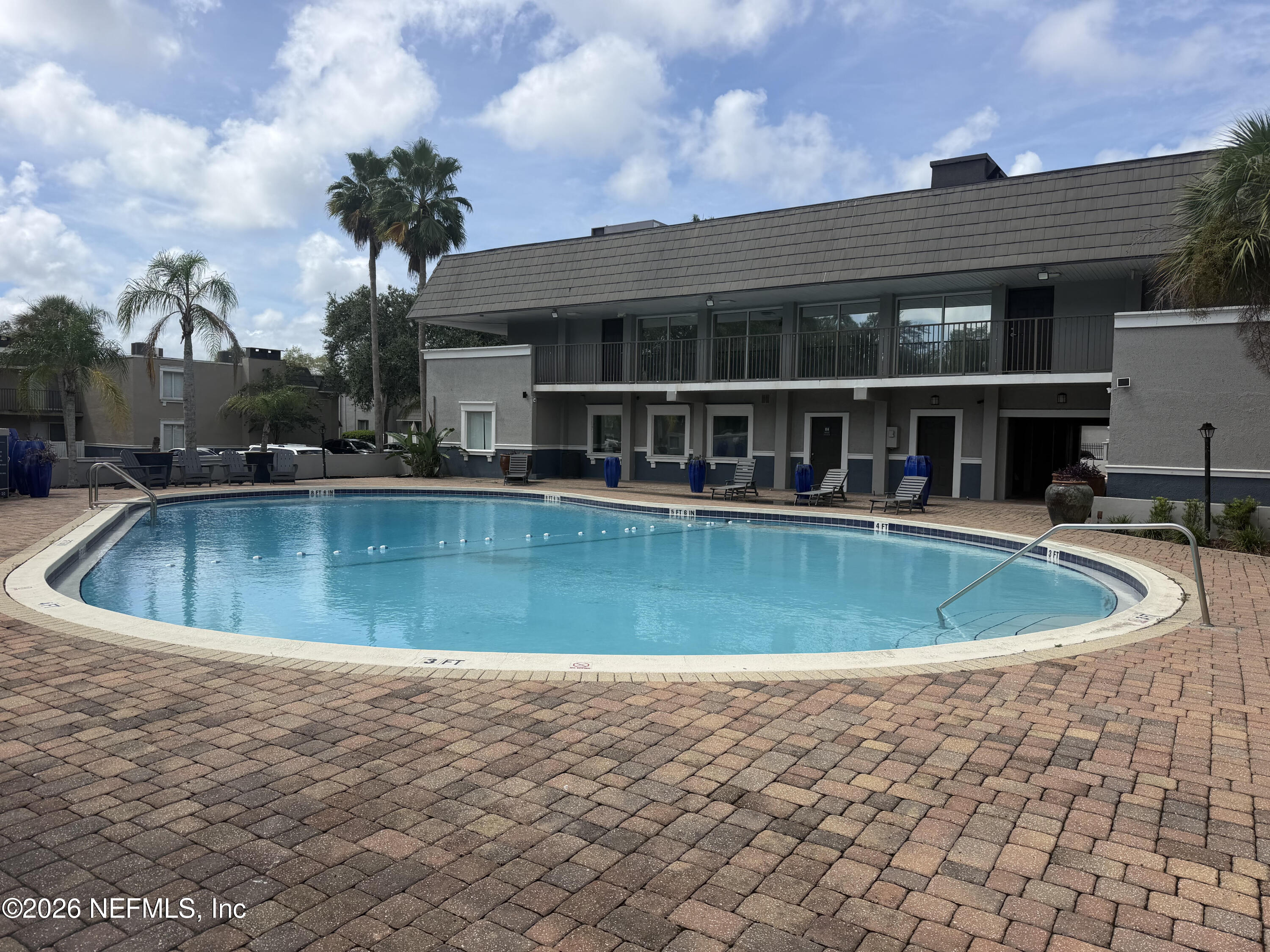 355 MONUMENT Road 10 D1