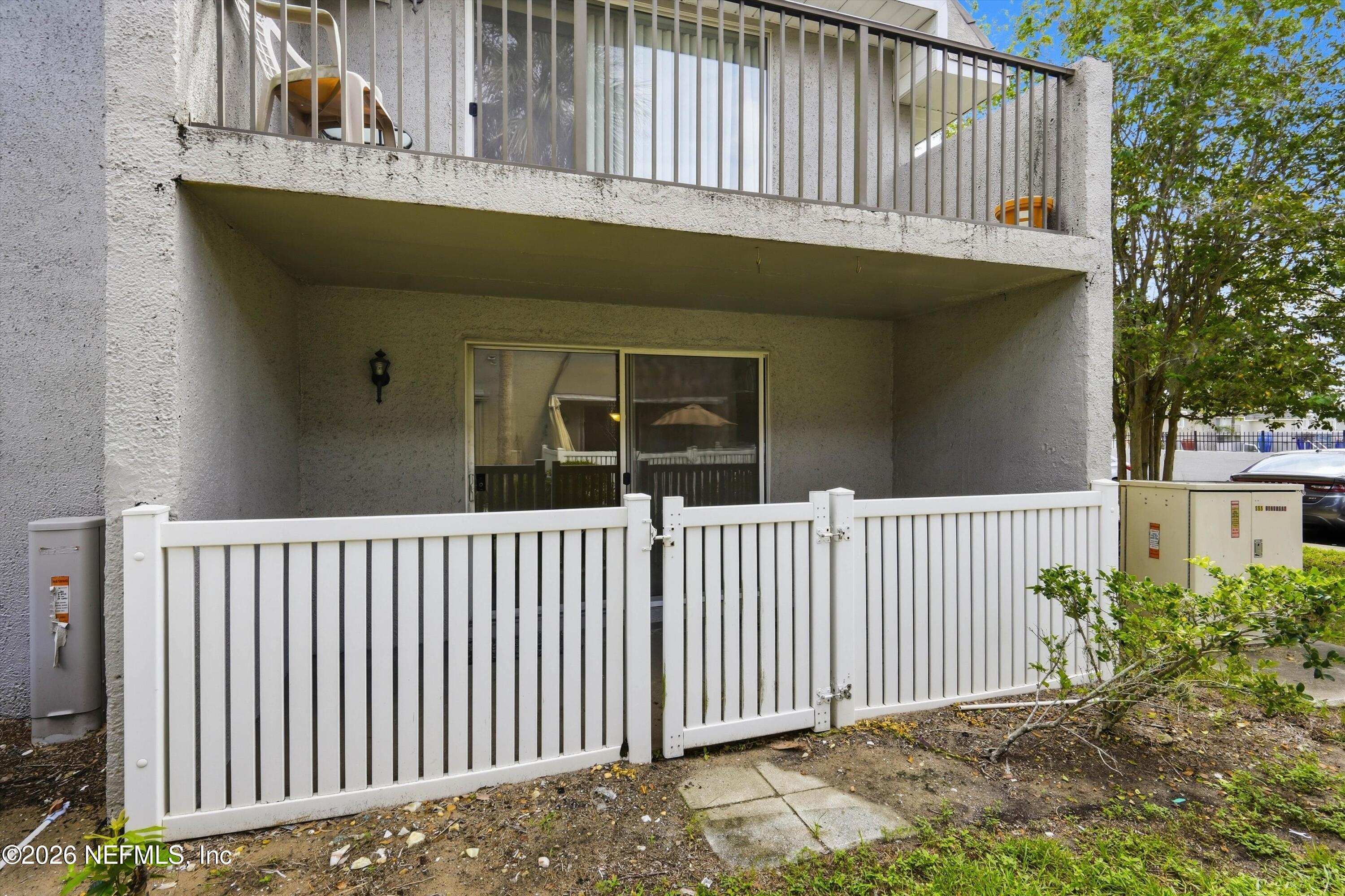 355 MONUMENT Road 10 D1