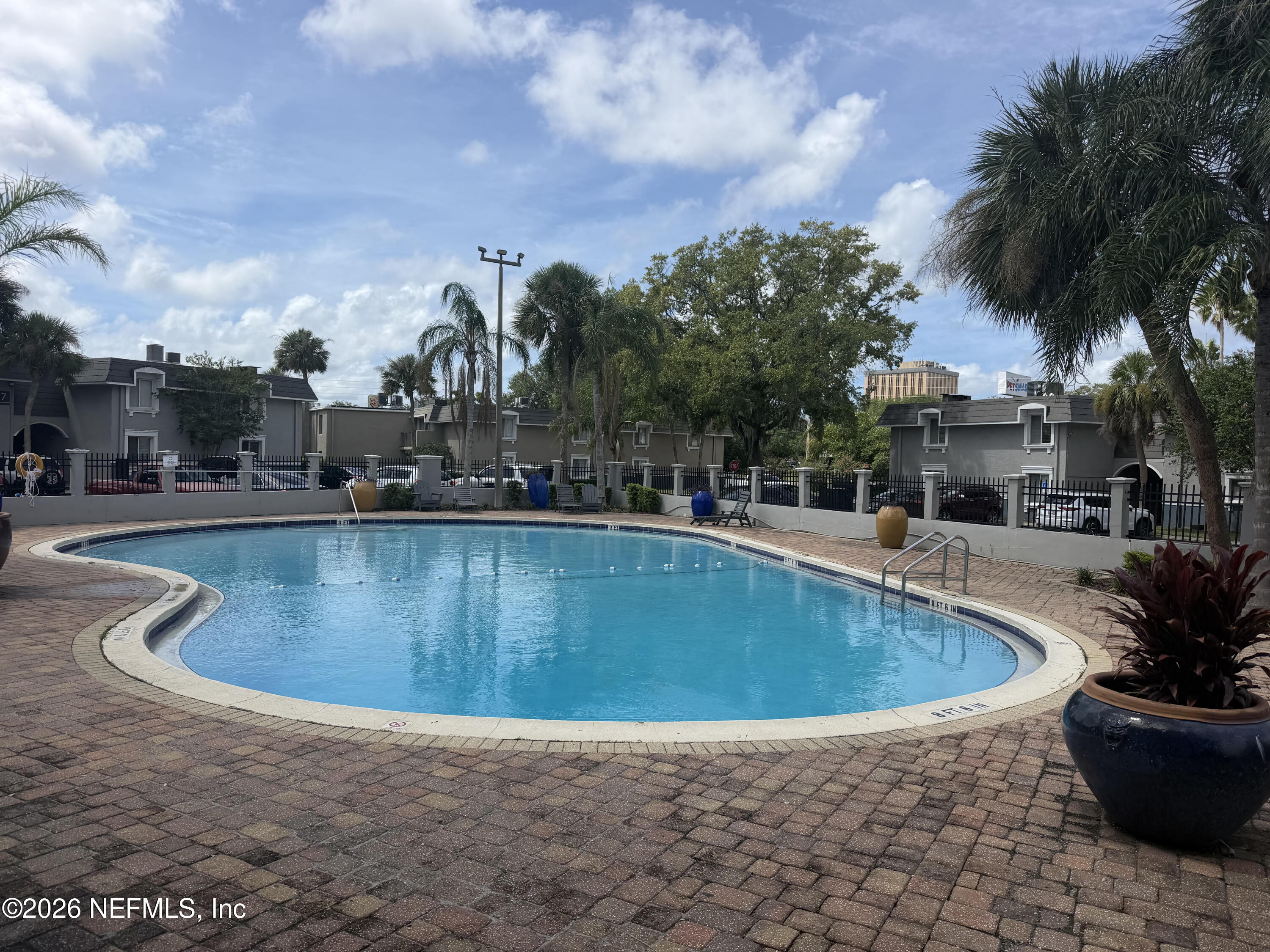 355 MONUMENT Road 10 D1