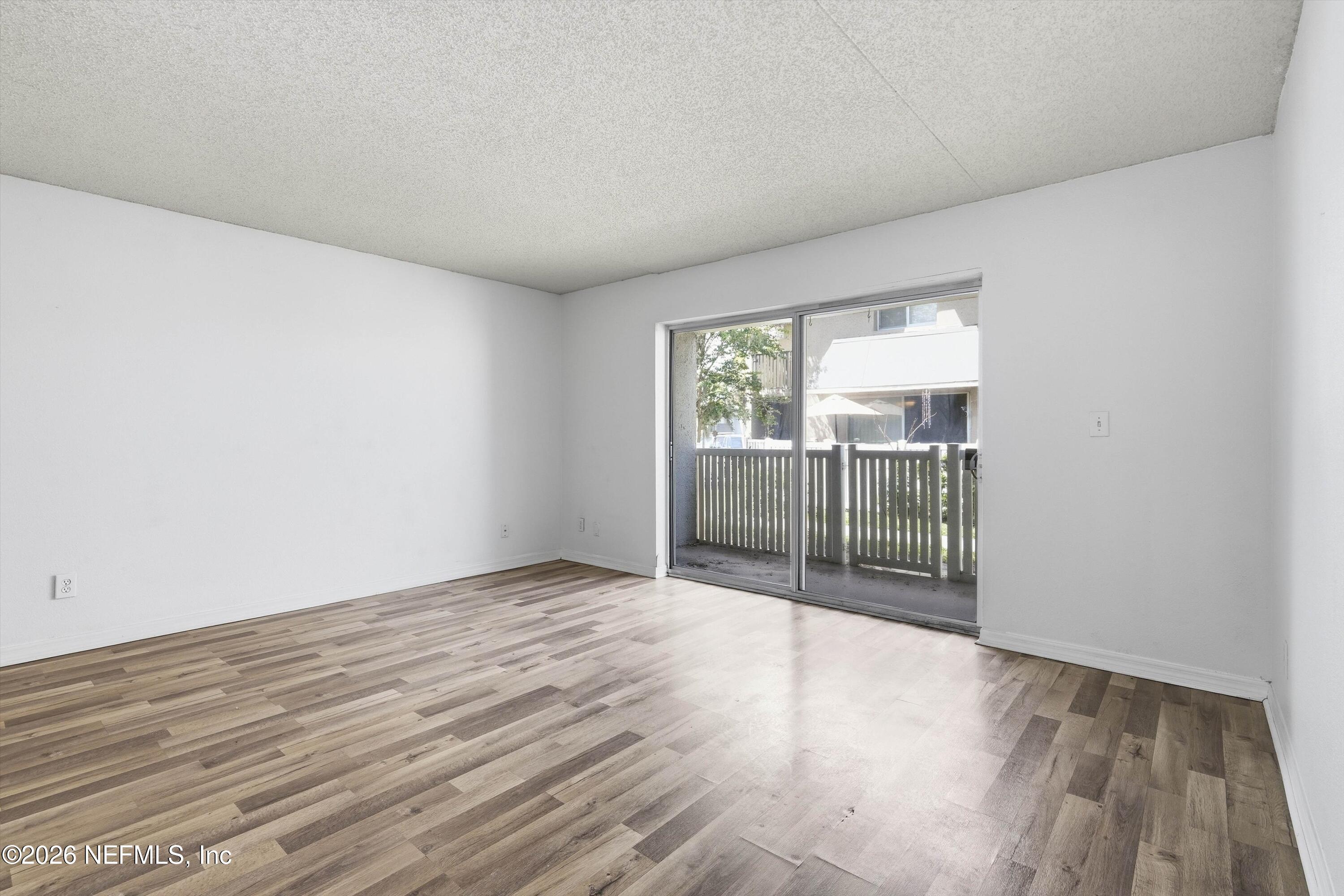 355 MONUMENT Road 10 D1