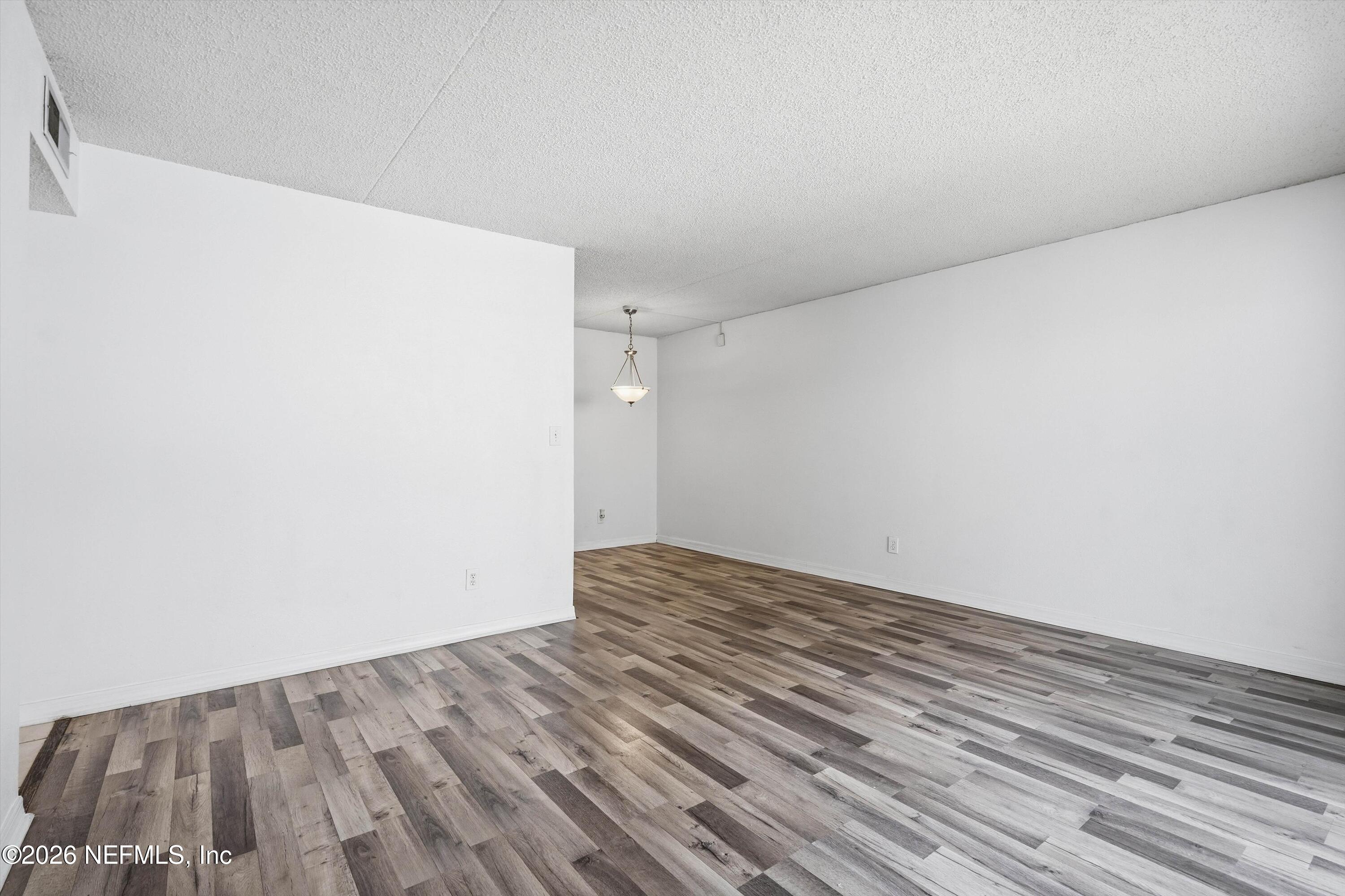 355 MONUMENT Road 10 D1