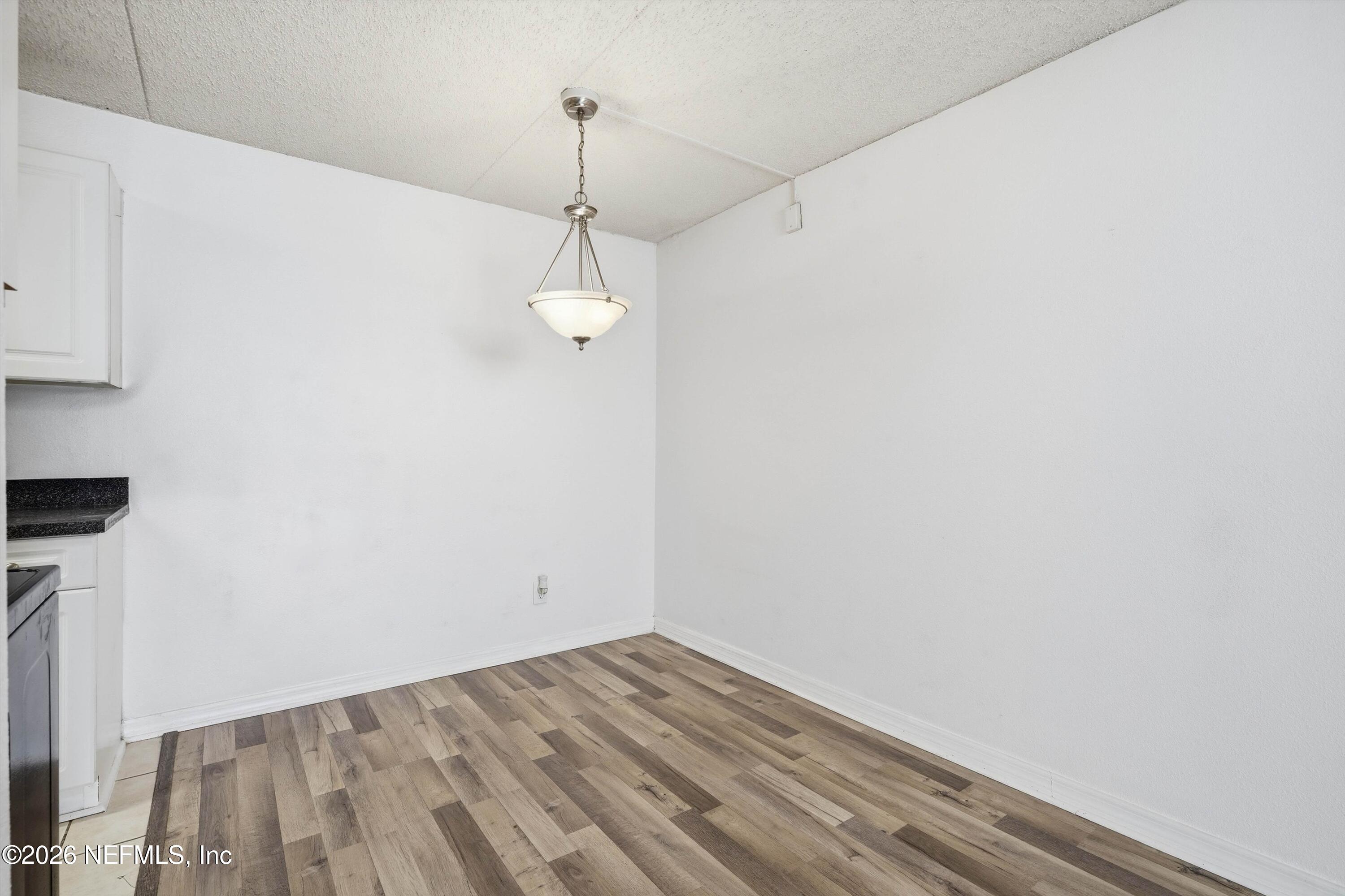 355 MONUMENT Road 10 D1