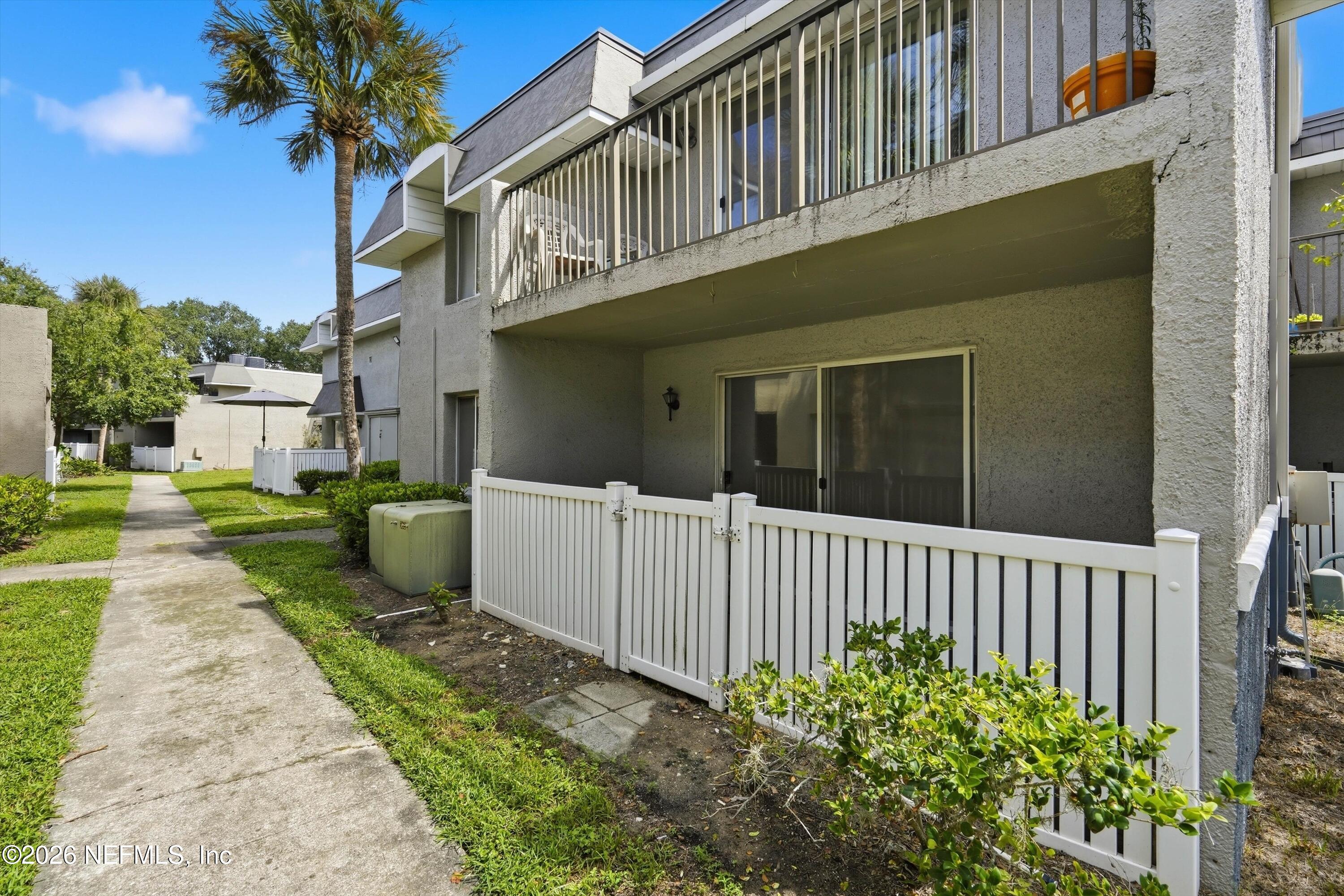 355 MONUMENT Road 10 D1
