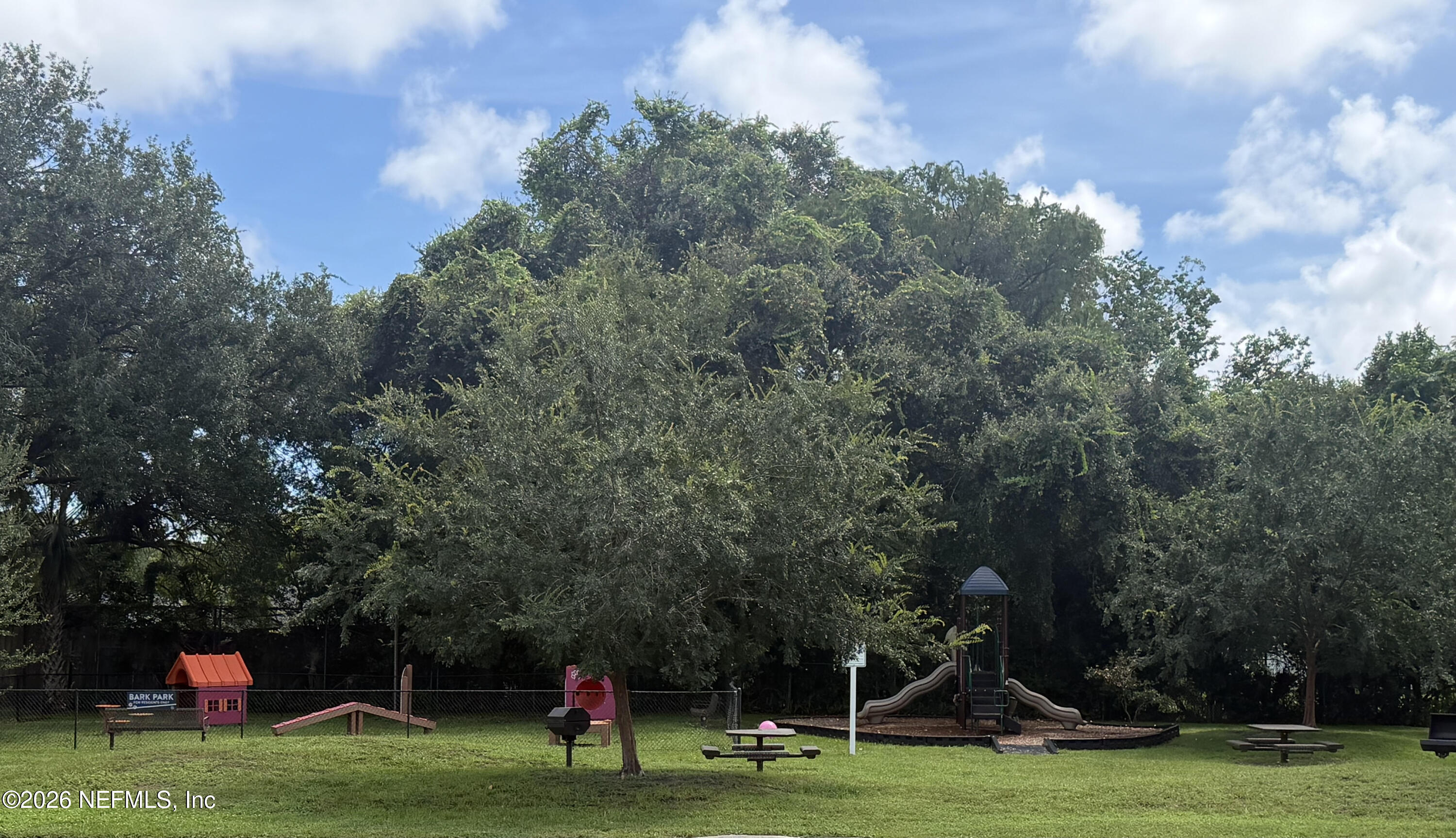 355 MONUMENT Road 10 D1