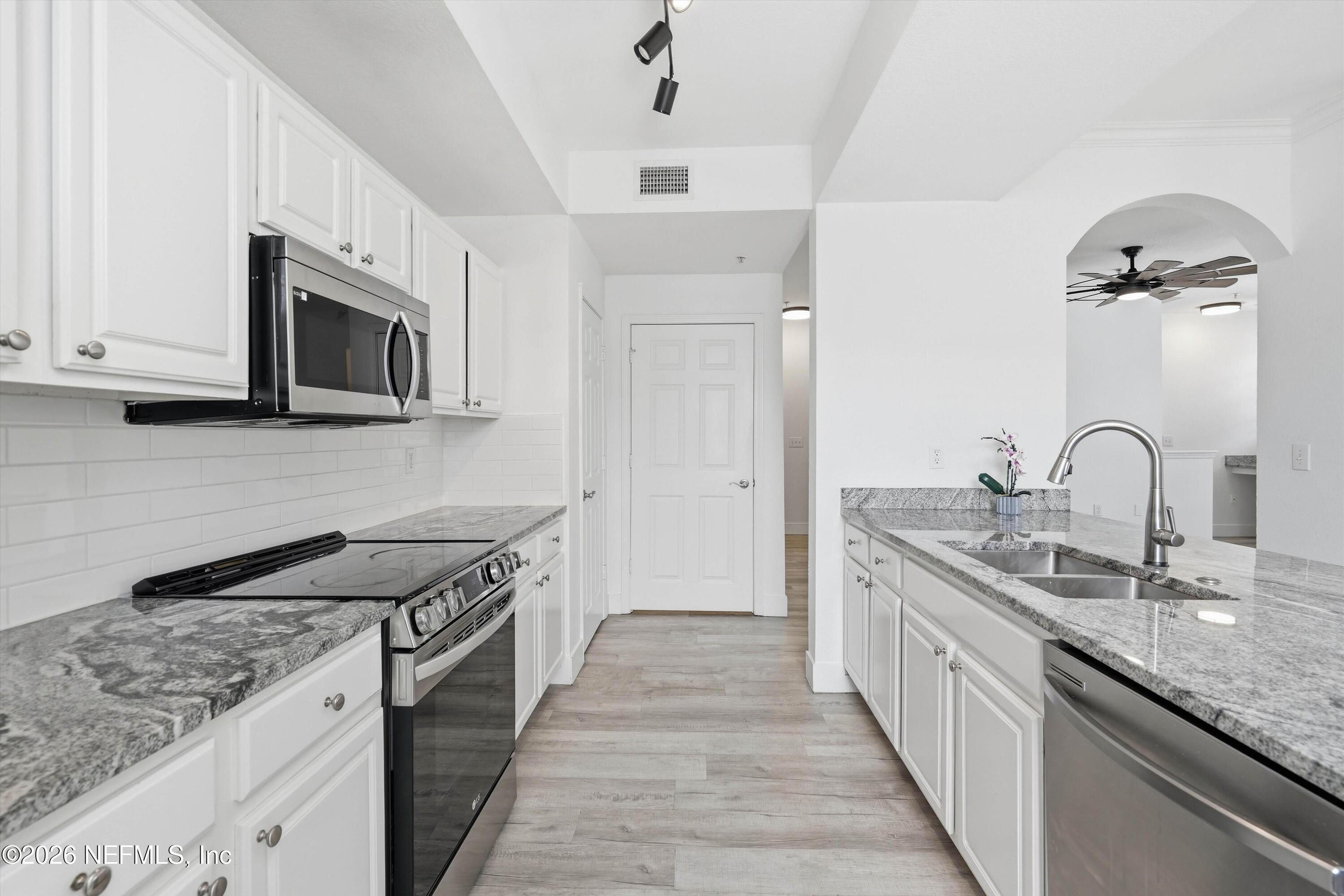 10075 GATE Parkway 701