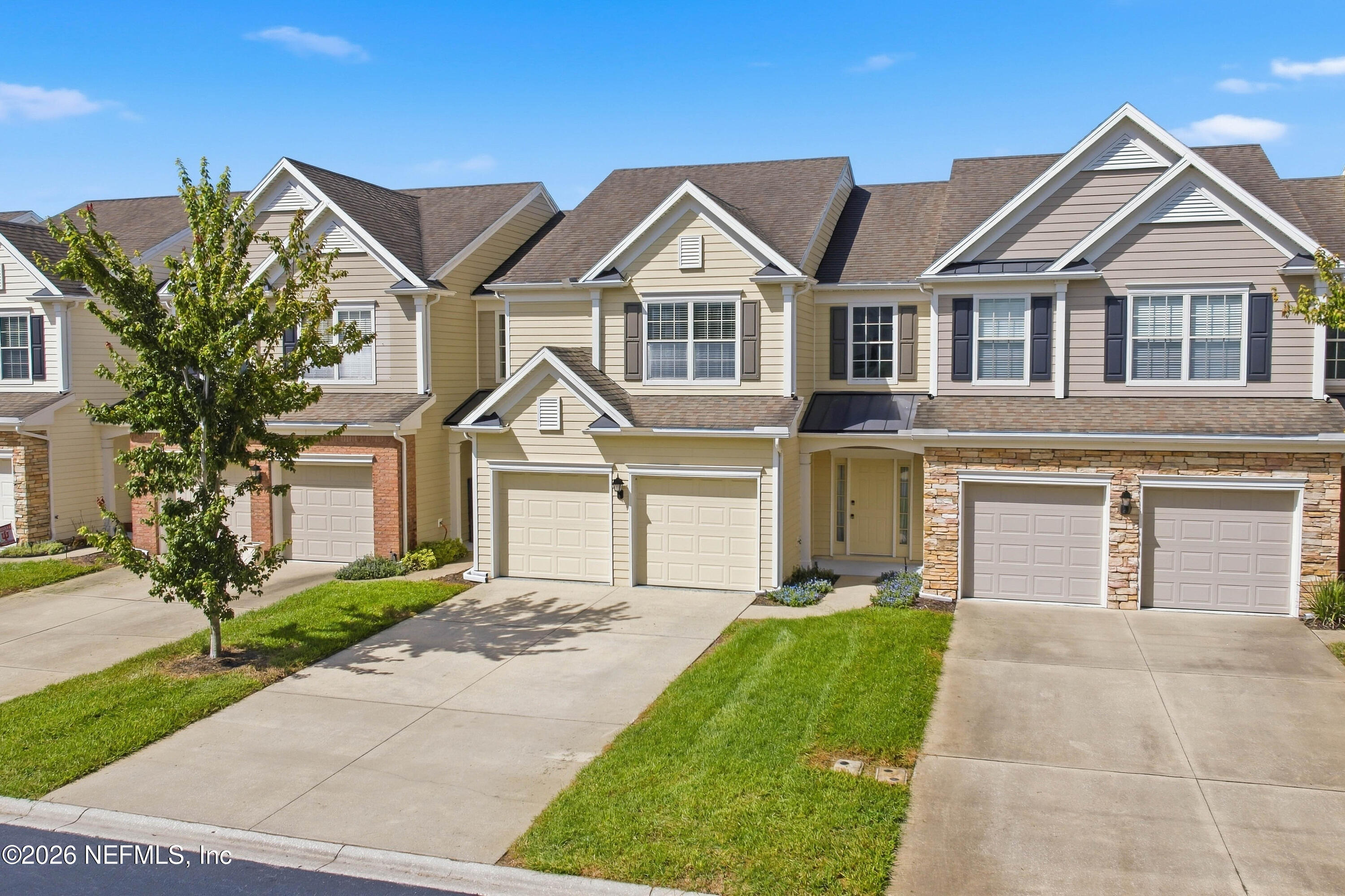 11052 E CASTLEMAIN Circle