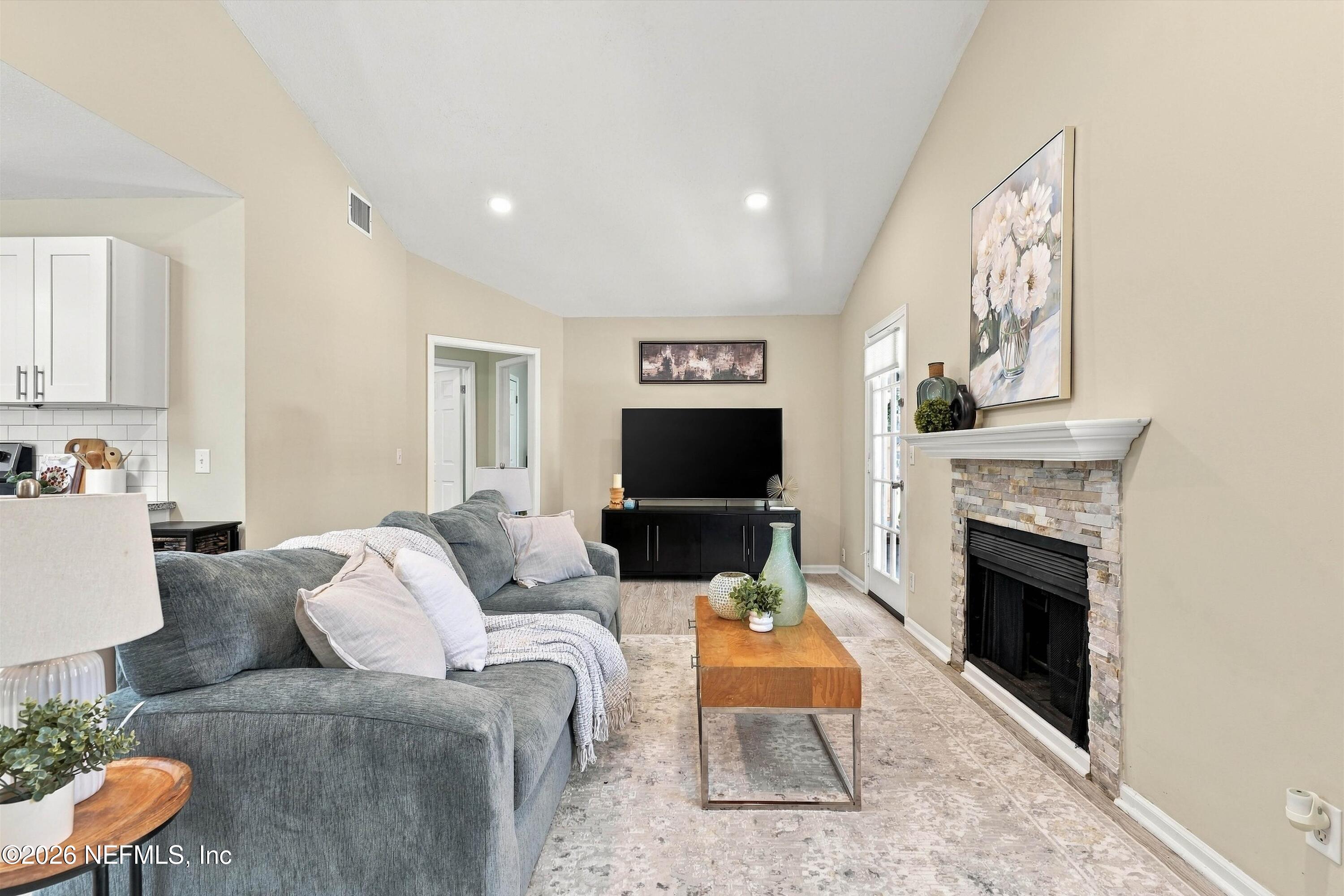 3721 JAMESTOWN Lane