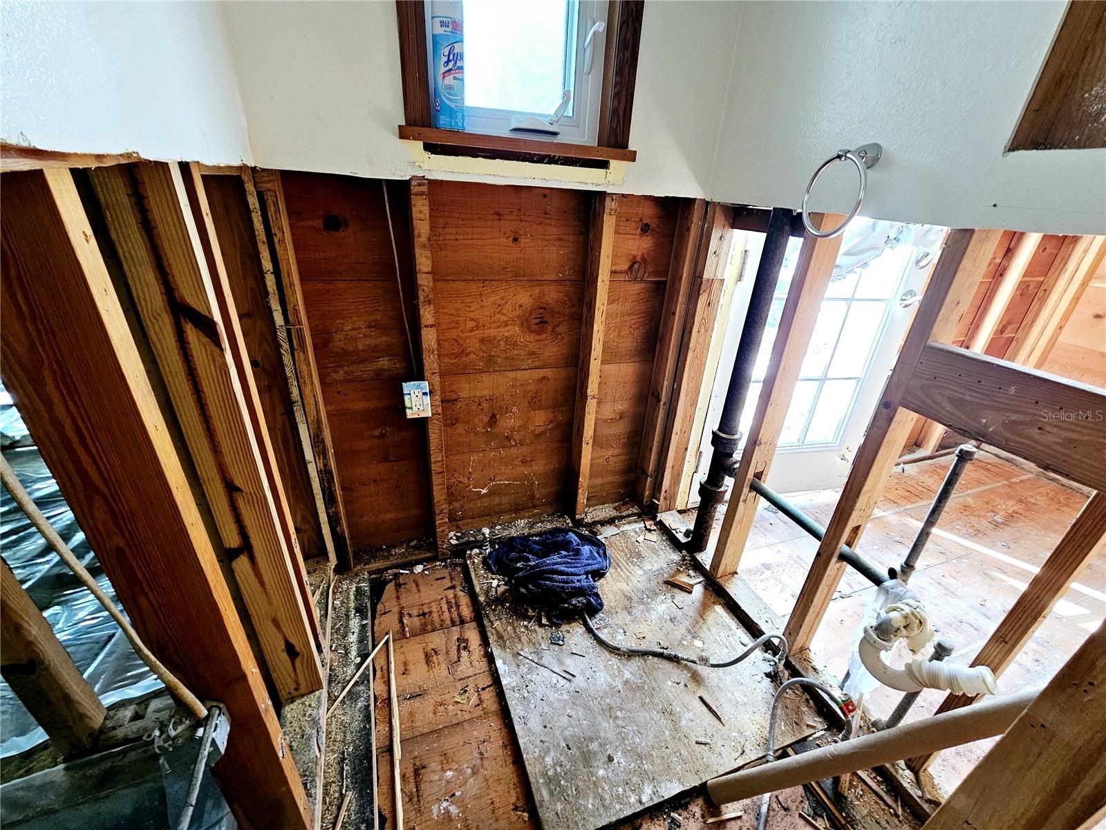 1820 NEW POINT COMFORT RD