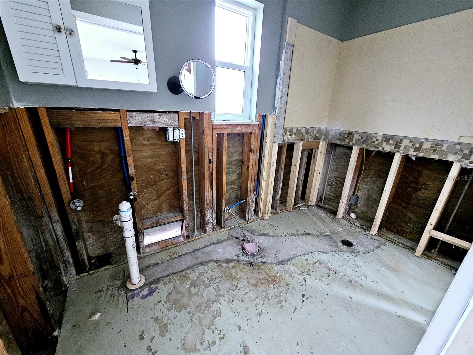 1820 NEW POINT COMFORT RD