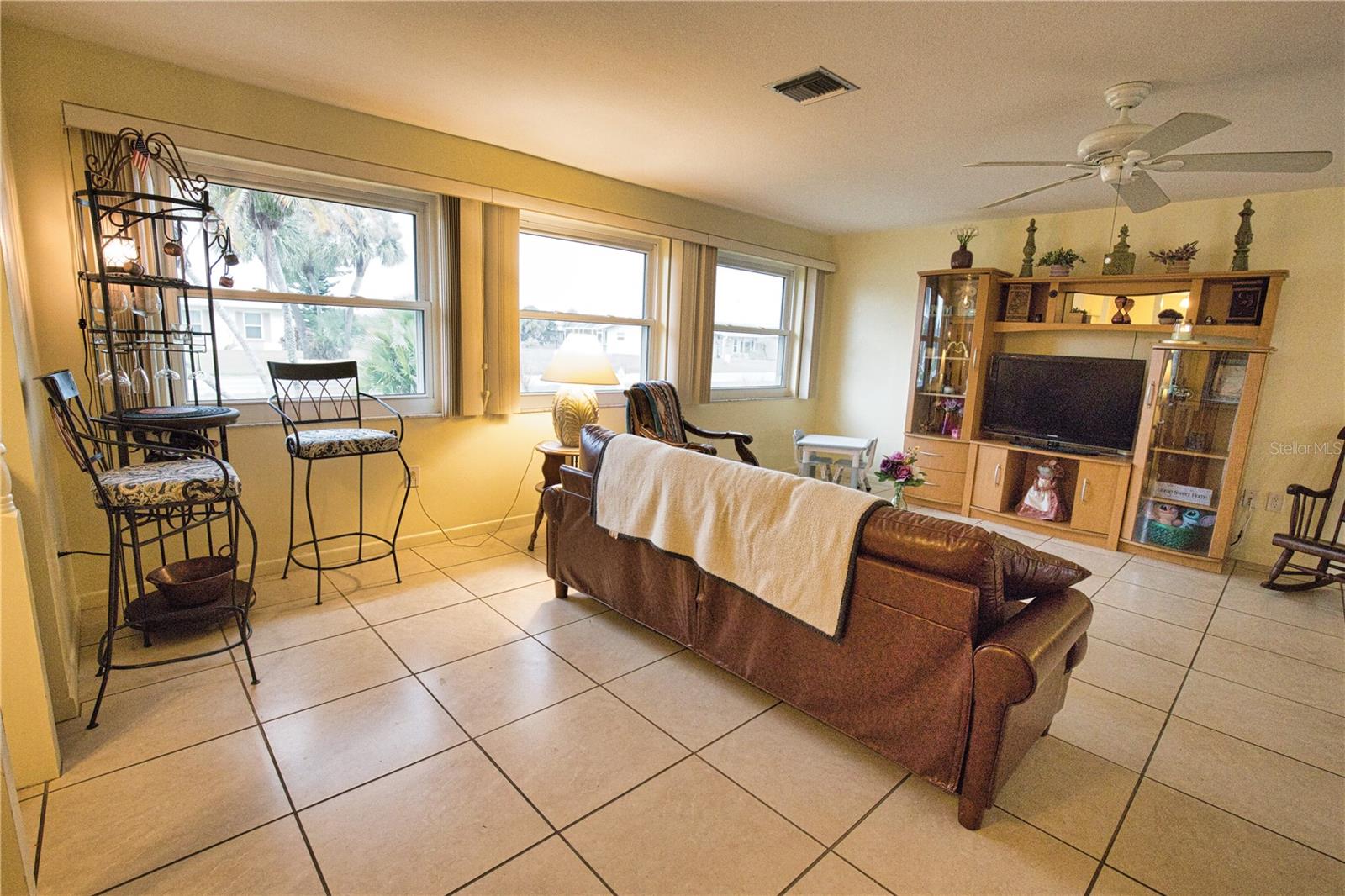 27 ANNAPOLIS LN