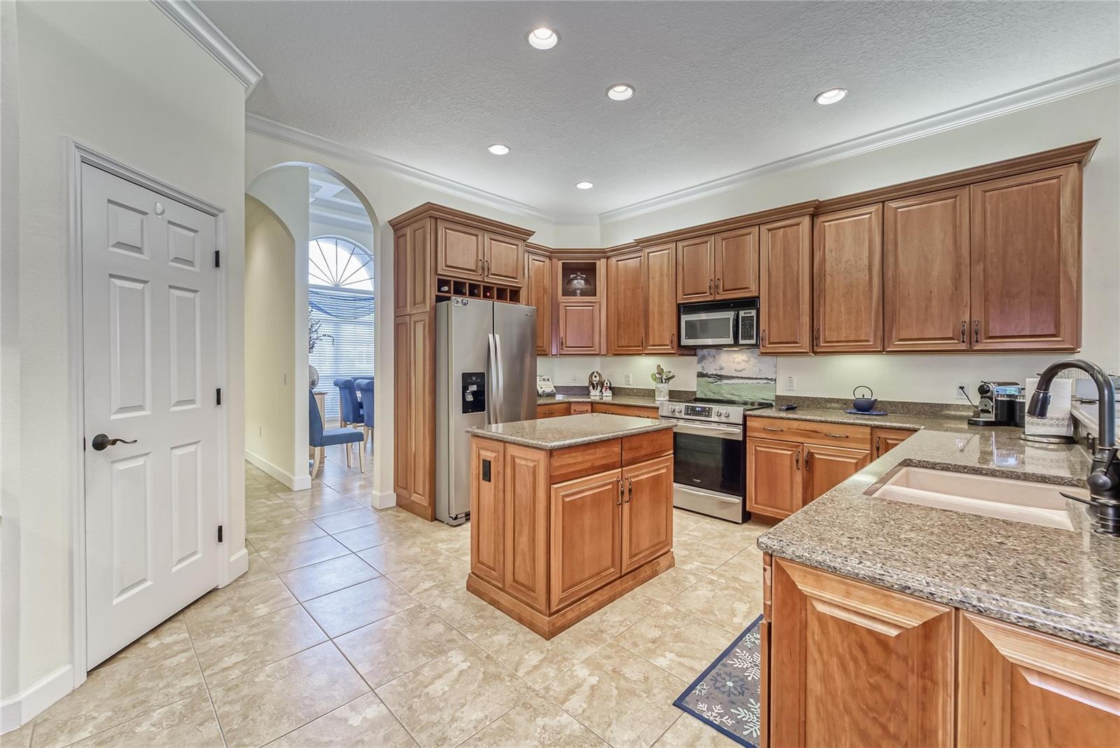 6789 EAGLE RIDGE BLVD