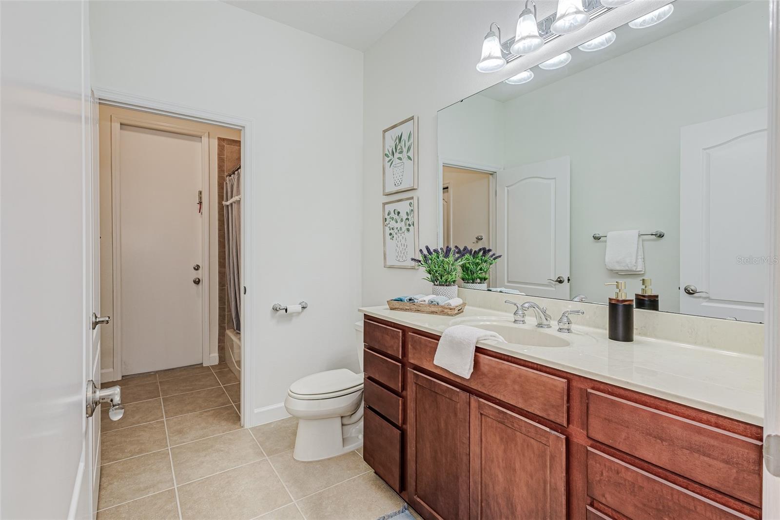 1886 SHERWOOD LAKES BLVD