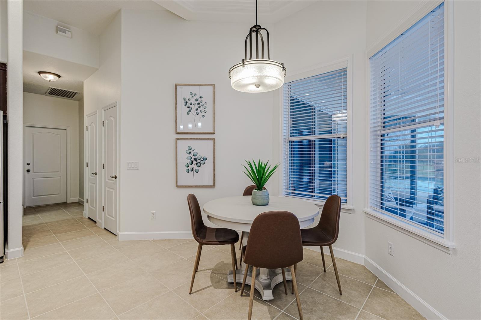 1886 SHERWOOD LAKES BLVD