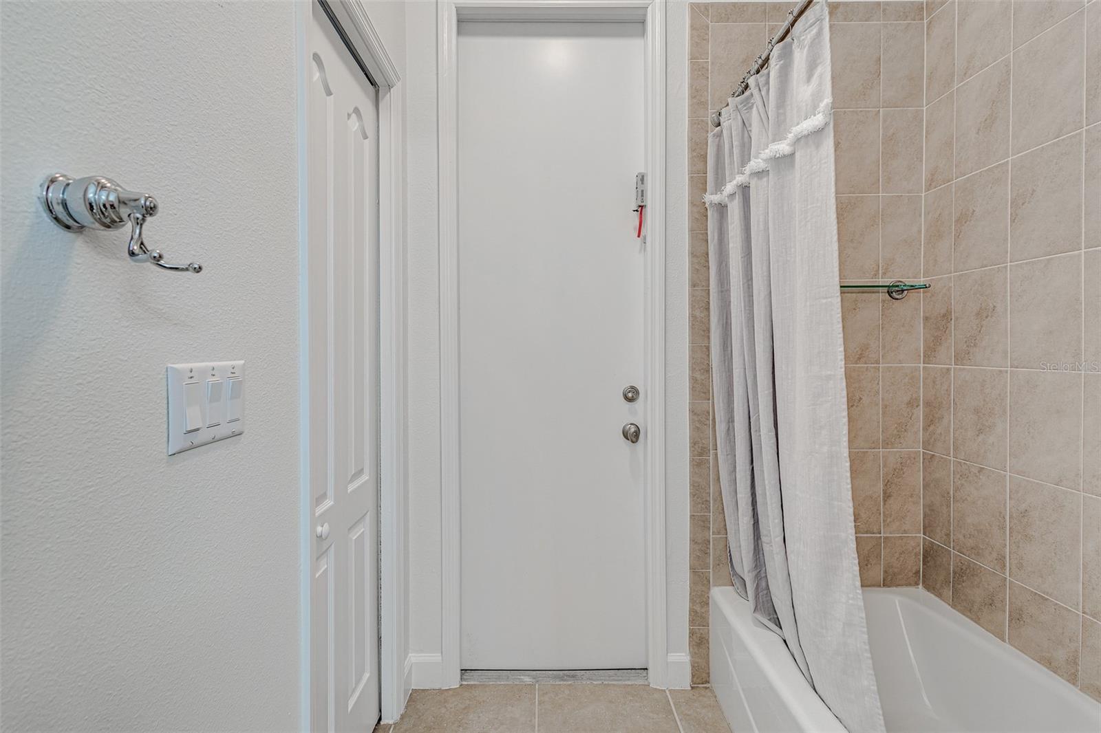 1886 SHERWOOD LAKES BLVD