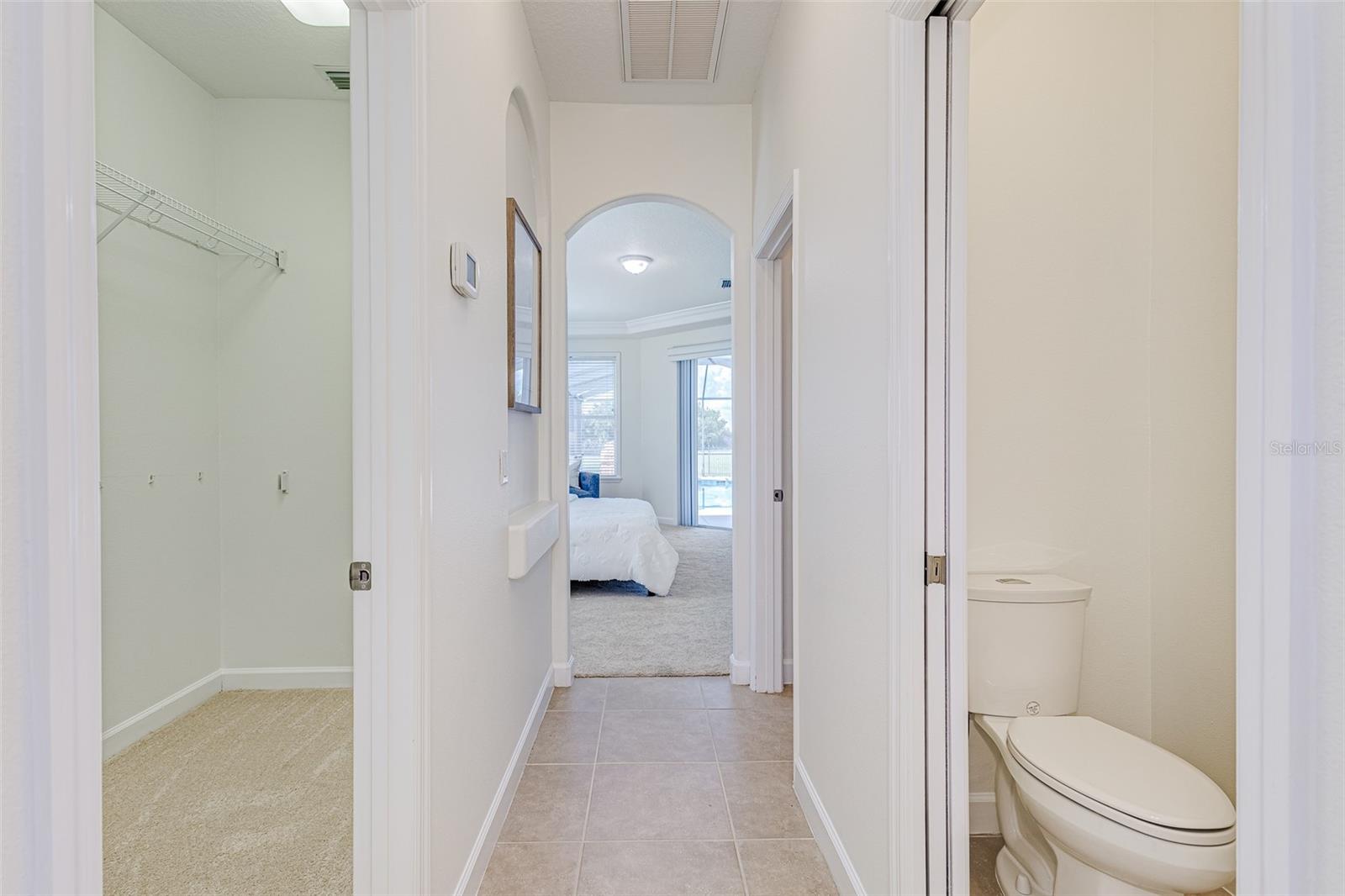 1886 SHERWOOD LAKES BLVD