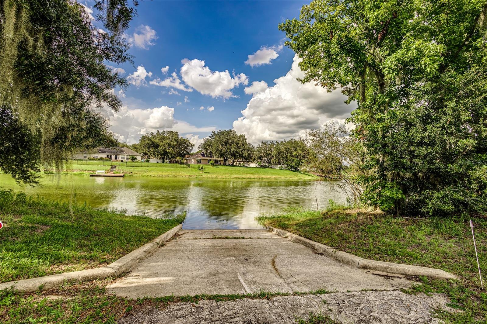 1886 SHERWOOD LAKES BLVD