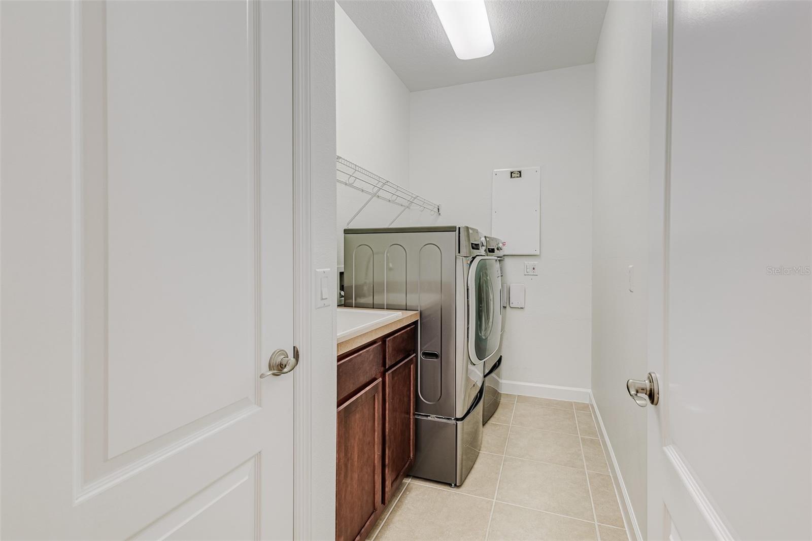 1886 SHERWOOD LAKES BLVD