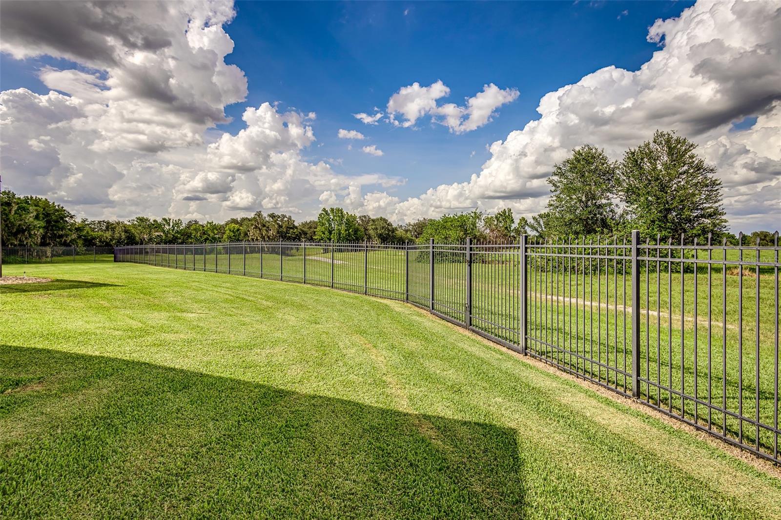 1886 SHERWOOD LAKES BLVD