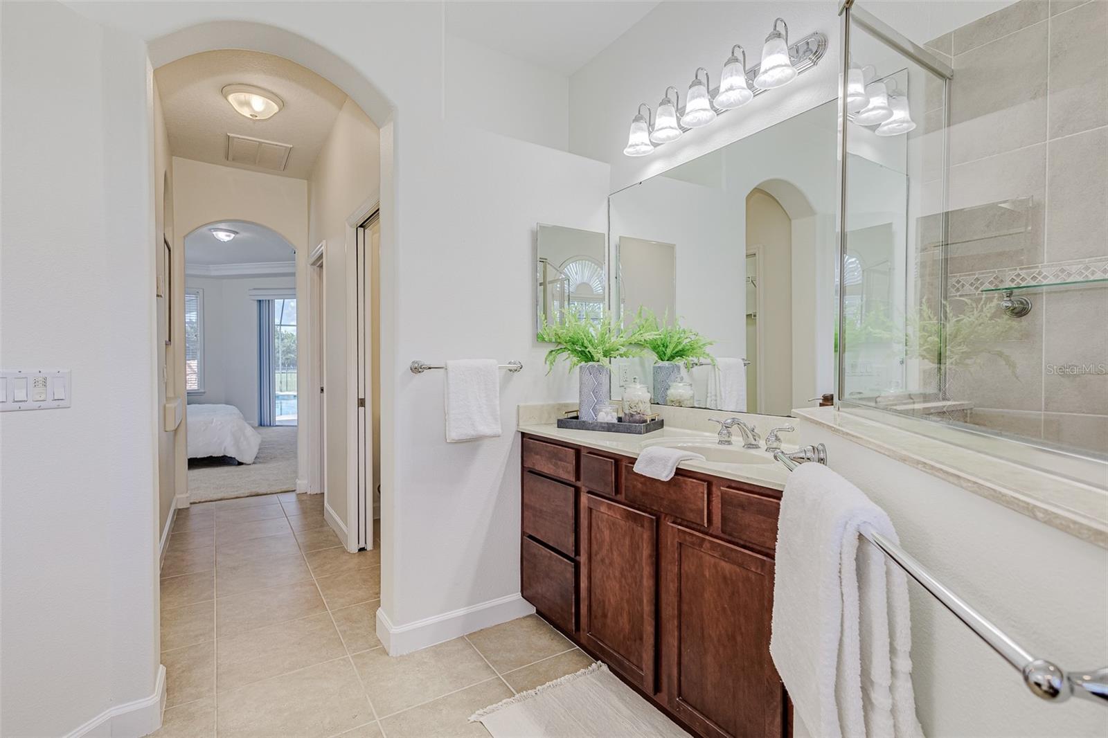 1886 SHERWOOD LAKES BLVD