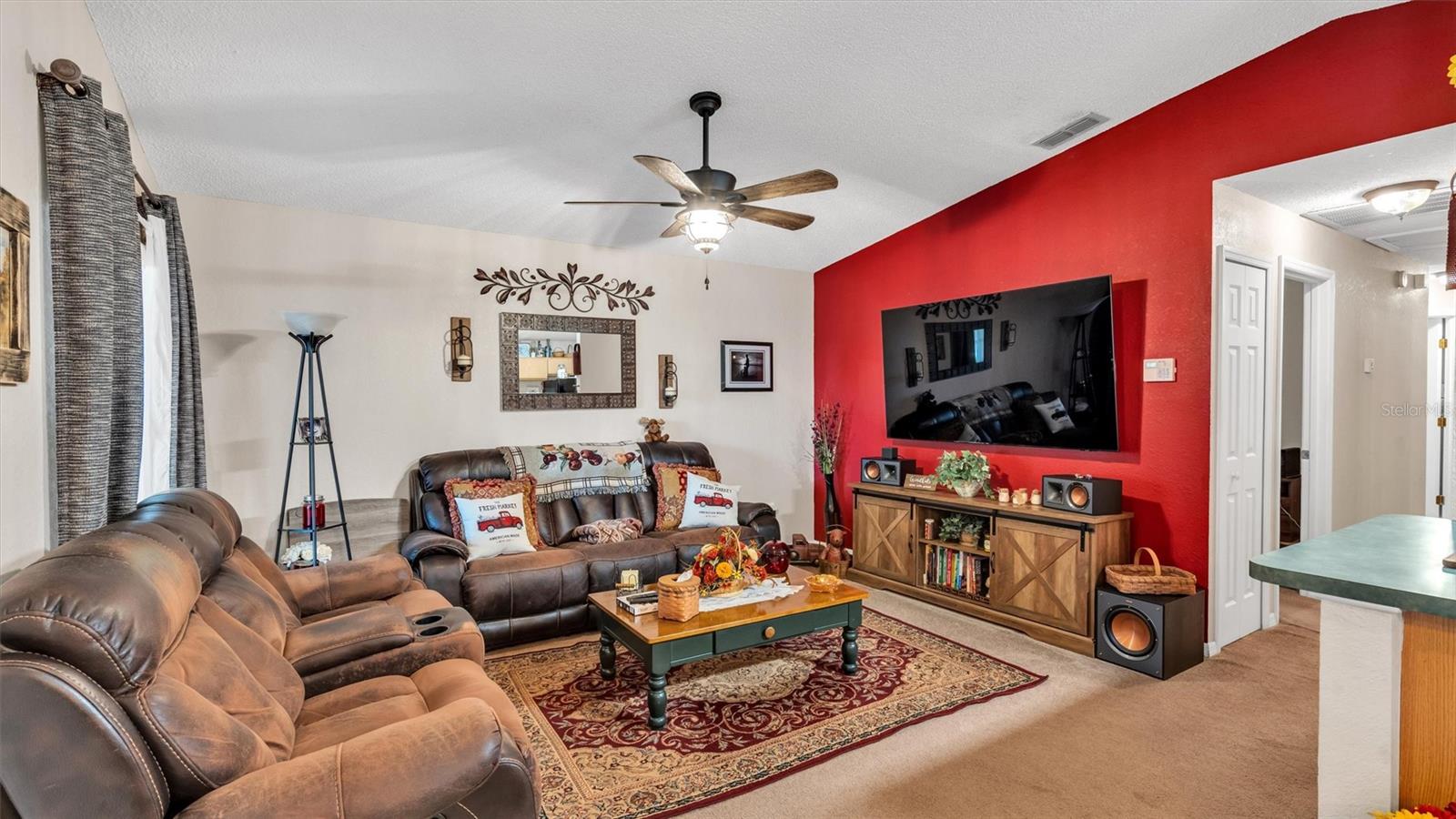 250 DIAMOND RIDGE BLVD