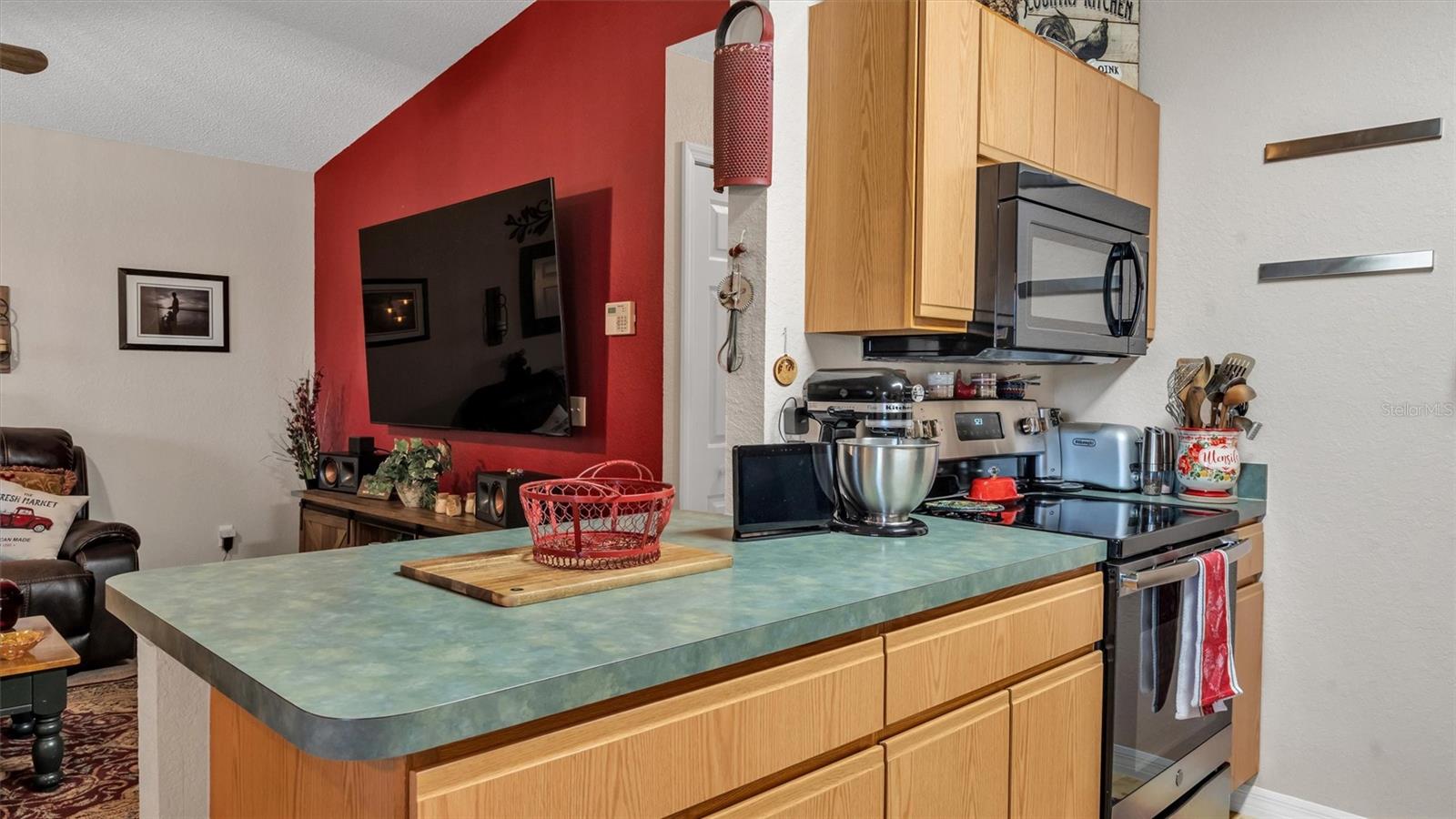 250 DIAMOND RIDGE BLVD