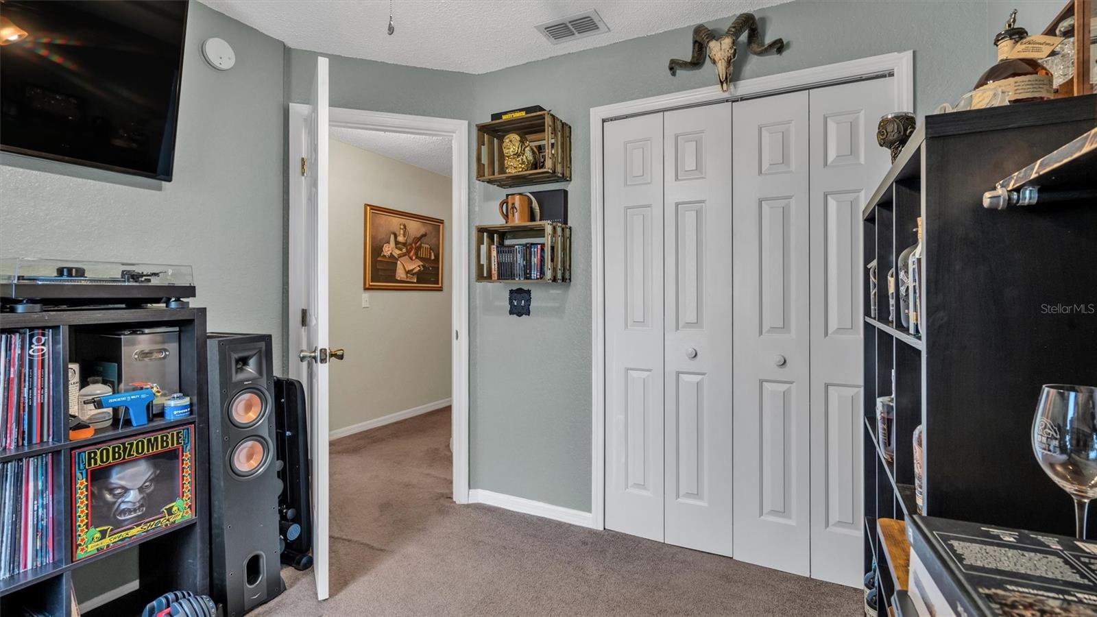 250 DIAMOND RIDGE BLVD