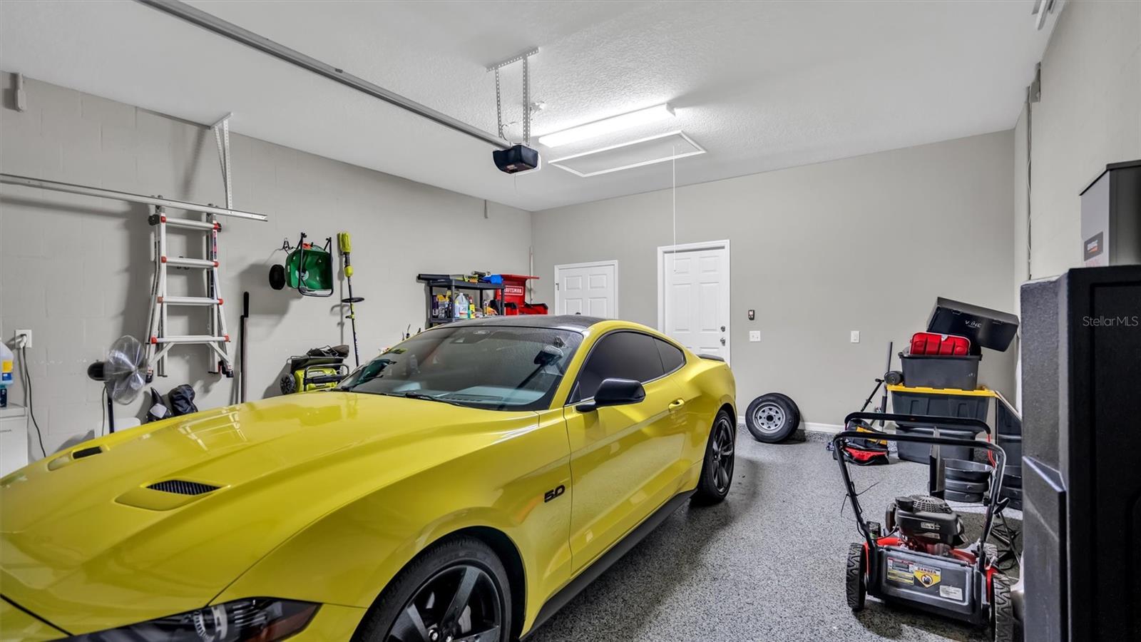 3264 WHISPERING TRAILS AVE