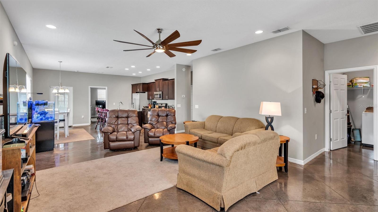 3264 WHISPERING TRAILS AVE