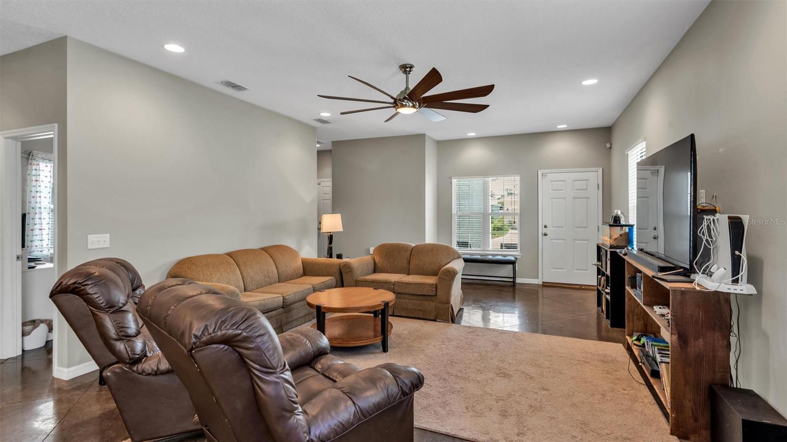 3264 WHISPERING TRAILS AVE