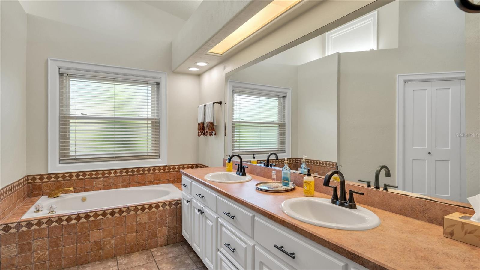 1303 LONGWOOD OAKS BLVD