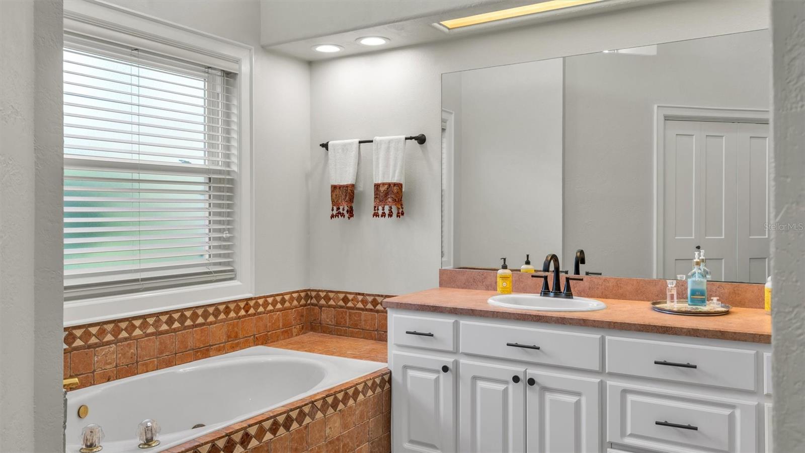 1303 LONGWOOD OAKS BLVD