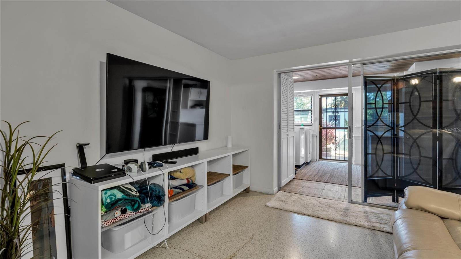 2123 LAKE BENTLEY CT