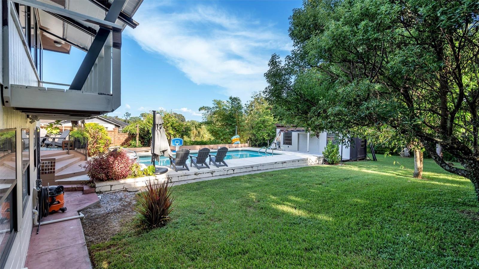 2123 LAKE BENTLEY CT