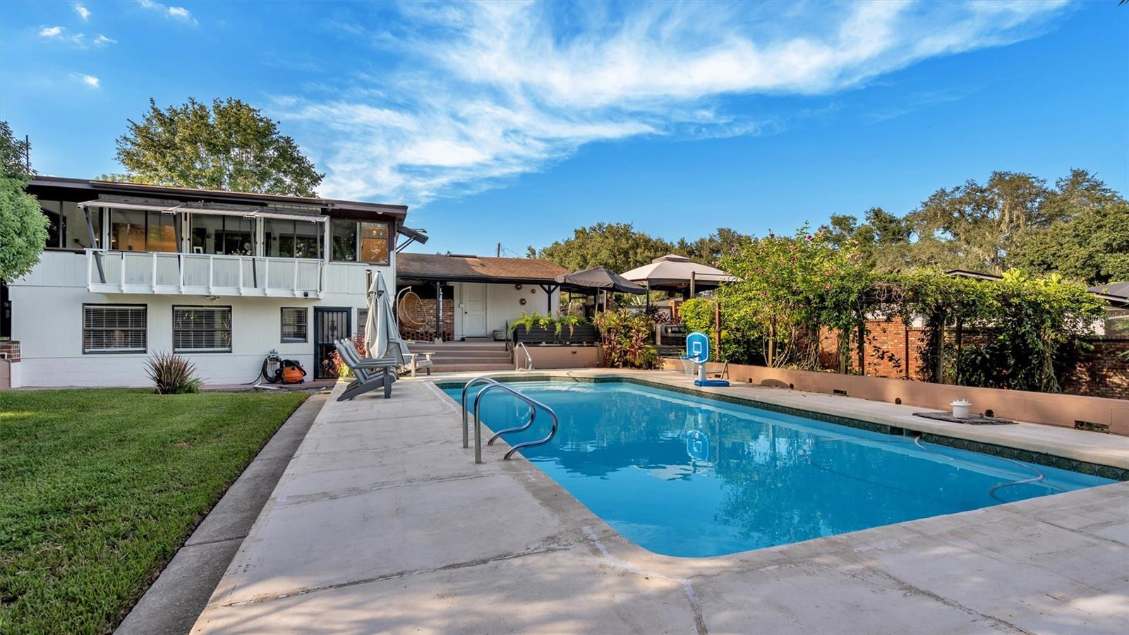 2123 LAKE BENTLEY CT