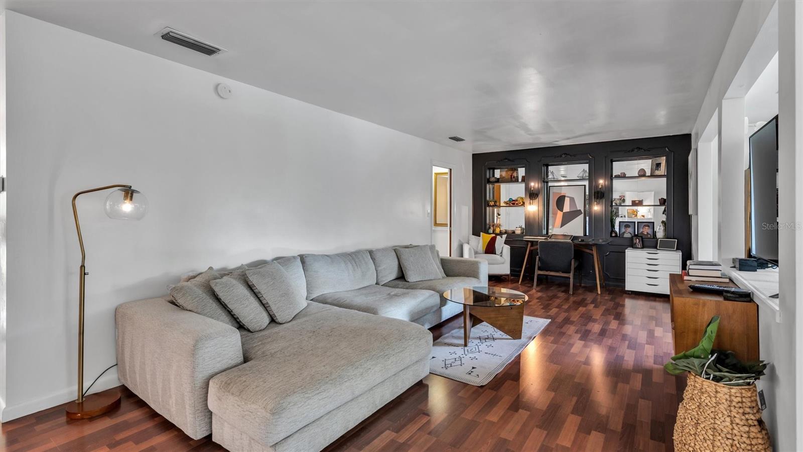 2123 LAKE BENTLEY CT