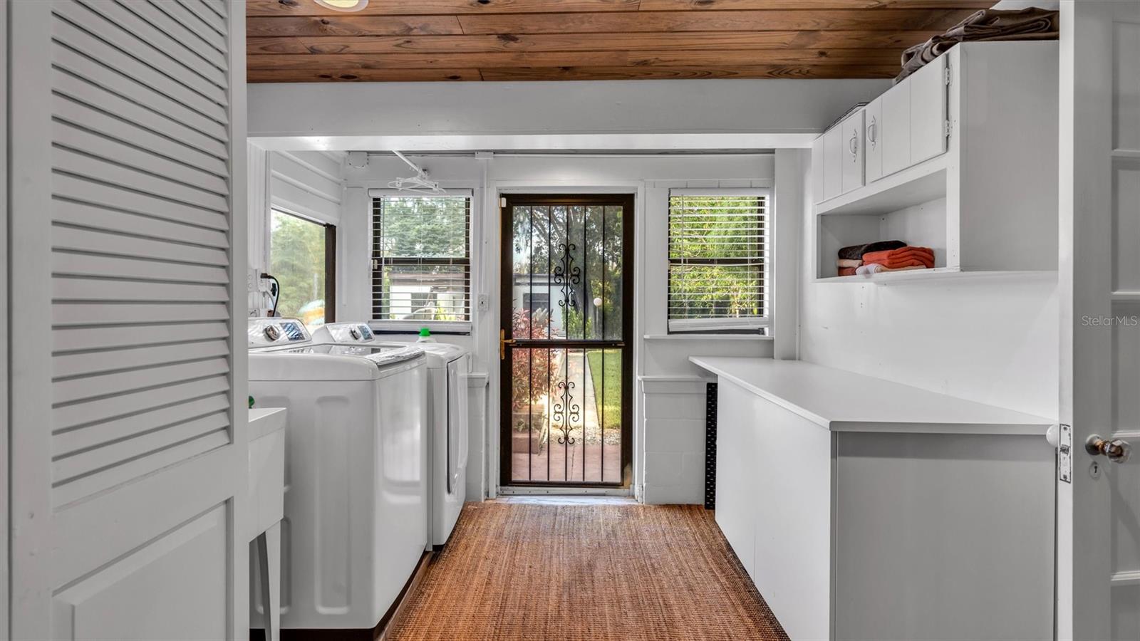 2123 LAKE BENTLEY CT