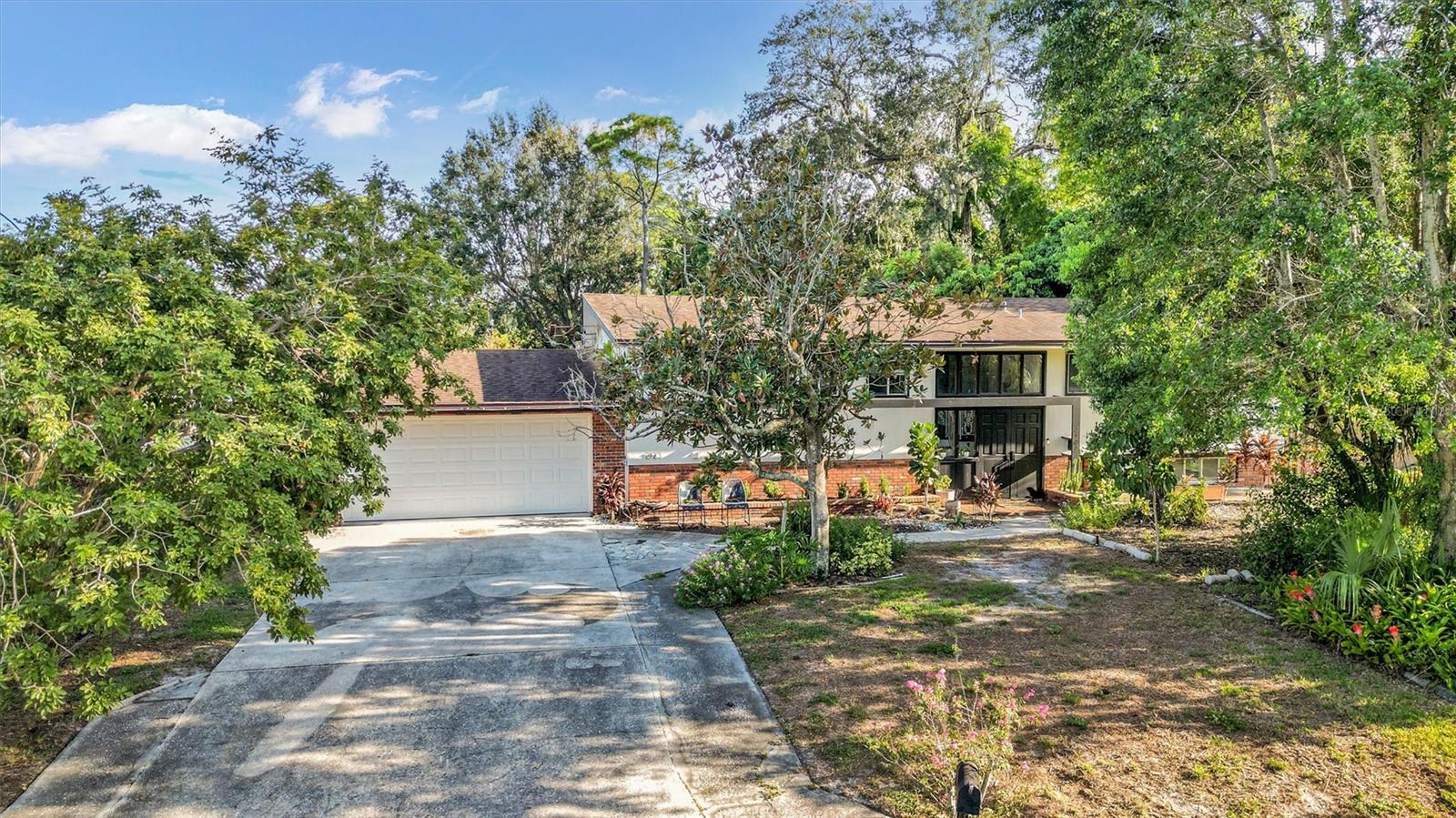 2123 LAKE BENTLEY CT