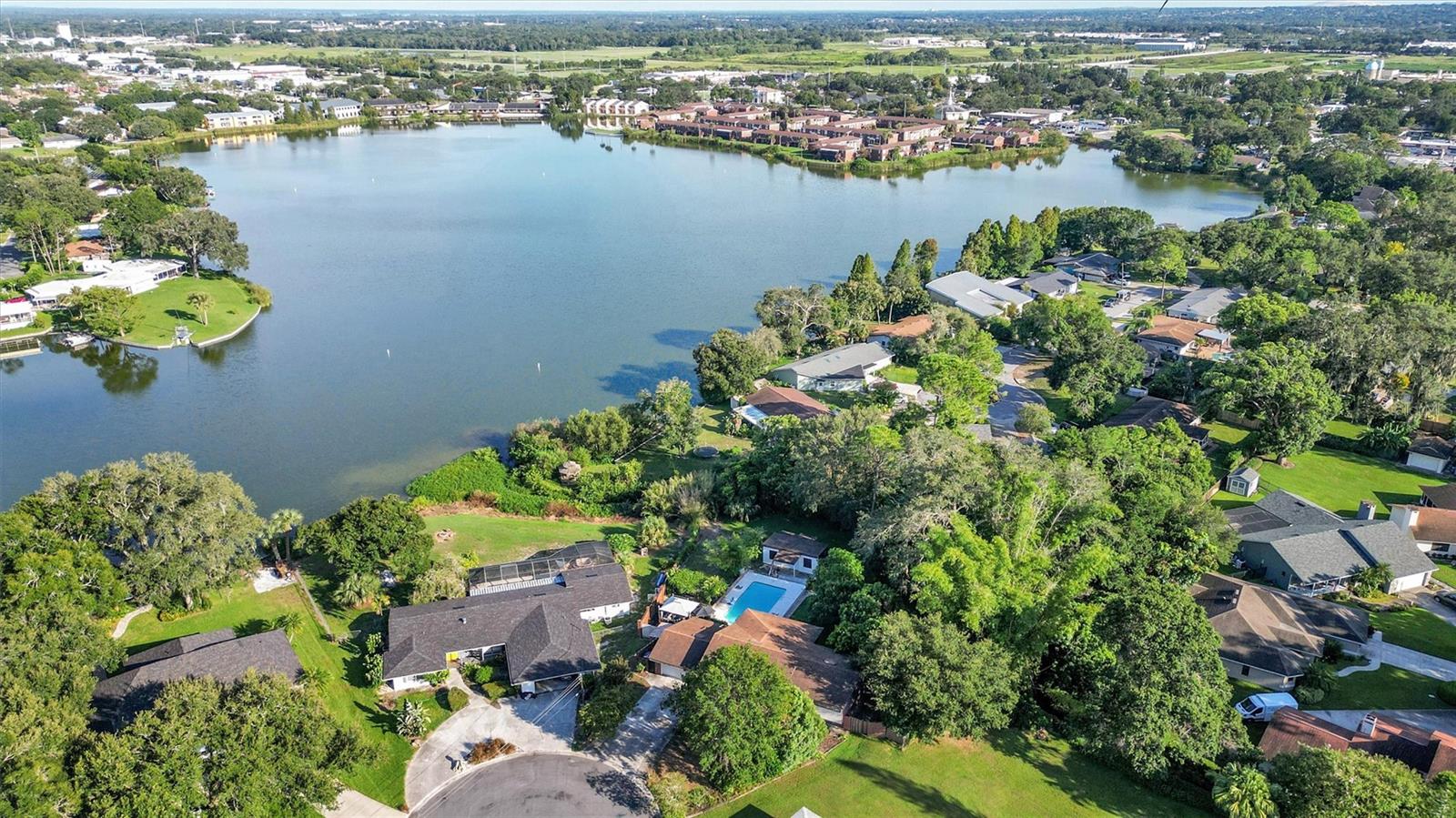 2123 LAKE BENTLEY CT